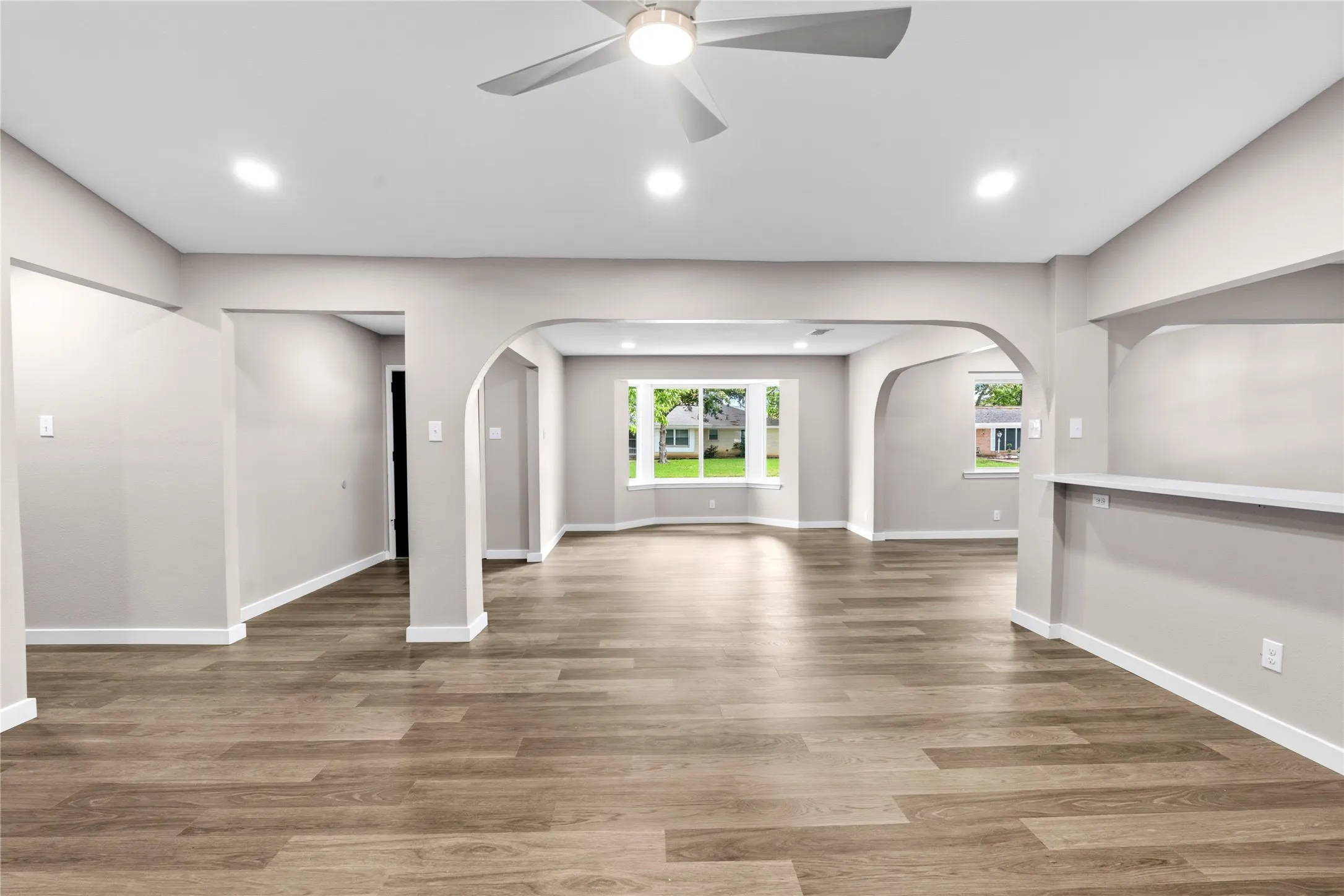 Single Family Residence For Sale in Dallas County , 702 Austrian Road, Grand Prairie, Texas 75050, 3 Bedroom, 2 Bathroom, Garage spaces, 2,233 Sqft, built in 1960, mls#21337381, Real Estate Agent in Grand Prairie, Homes For Sale in Dallas county, Homes For Sale in Grand Prairie, Realtor in Grand Prairie Texas, Real Estate Brokerage Independent Realty Texas, Luminita Cordes Realtor