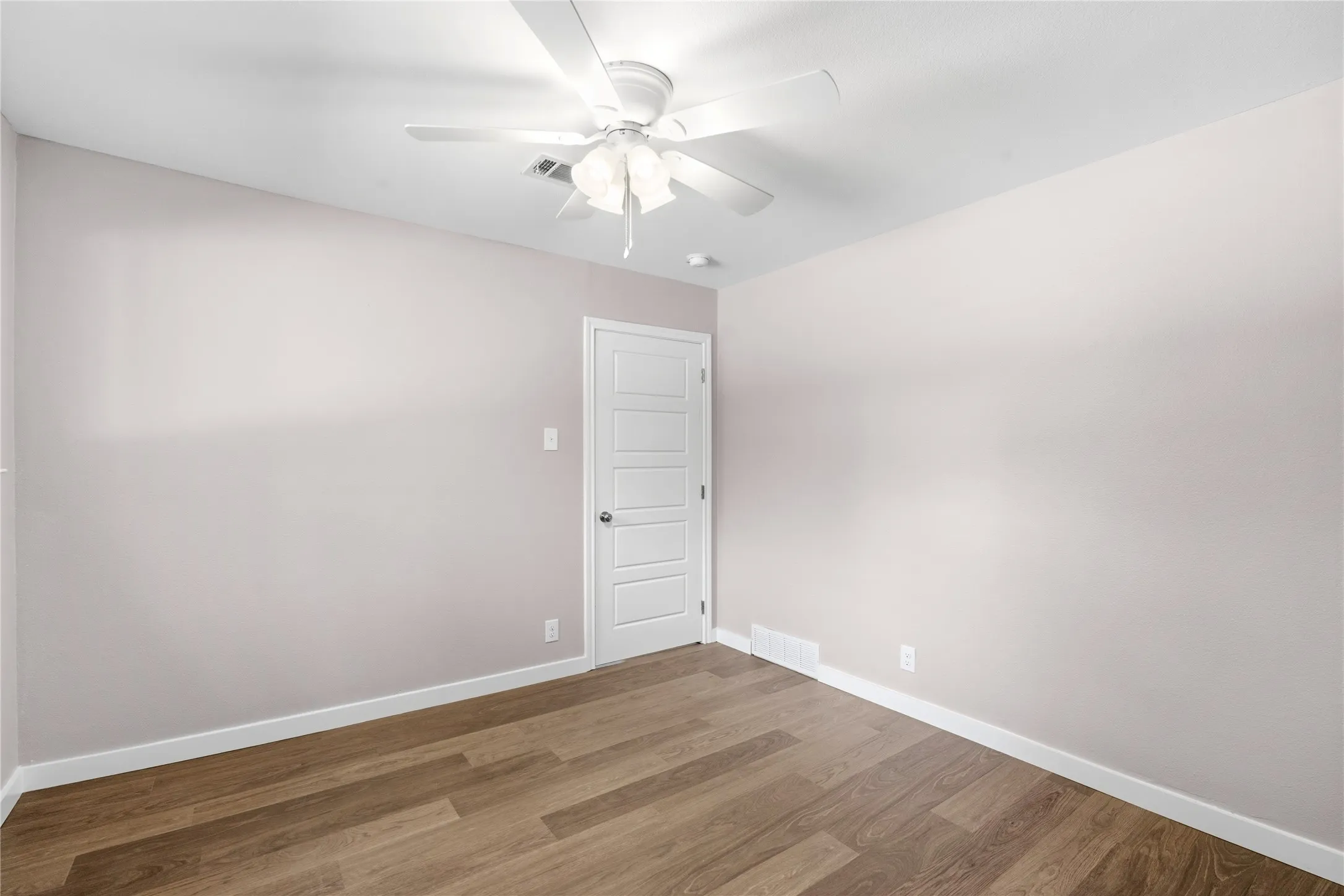 Single Family Residence For Sale in Dallas County , 702 Austrian Road, Grand Prairie, Texas 75050, 3 Bedroom, 2 Bathroom, Garage spaces, 2,233 Sqft, built in 1960, mls#21337381, Real Estate Agent in Grand Prairie, Homes For Sale in Dallas county, Homes For Sale in Grand Prairie, Realtor in Grand Prairie Texas, Real Estate Brokerage Independent Realty Texas, Luminita Cordes Realtor