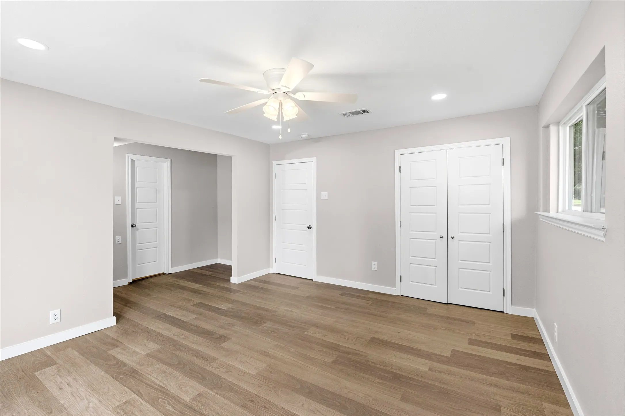 Single Family Residence For Sale in Dallas County , 702 Austrian Road, Grand Prairie, Texas 75050, 3 Bedroom, 2 Bathroom, Garage spaces, 2,233 Sqft, built in 1960, mls#21337381, Real Estate Agent in Grand Prairie, Homes For Sale in Dallas county, Homes For Sale in Grand Prairie, Realtor in Grand Prairie Texas, Real Estate Brokerage Independent Realty Texas, Luminita Cordes Realtor