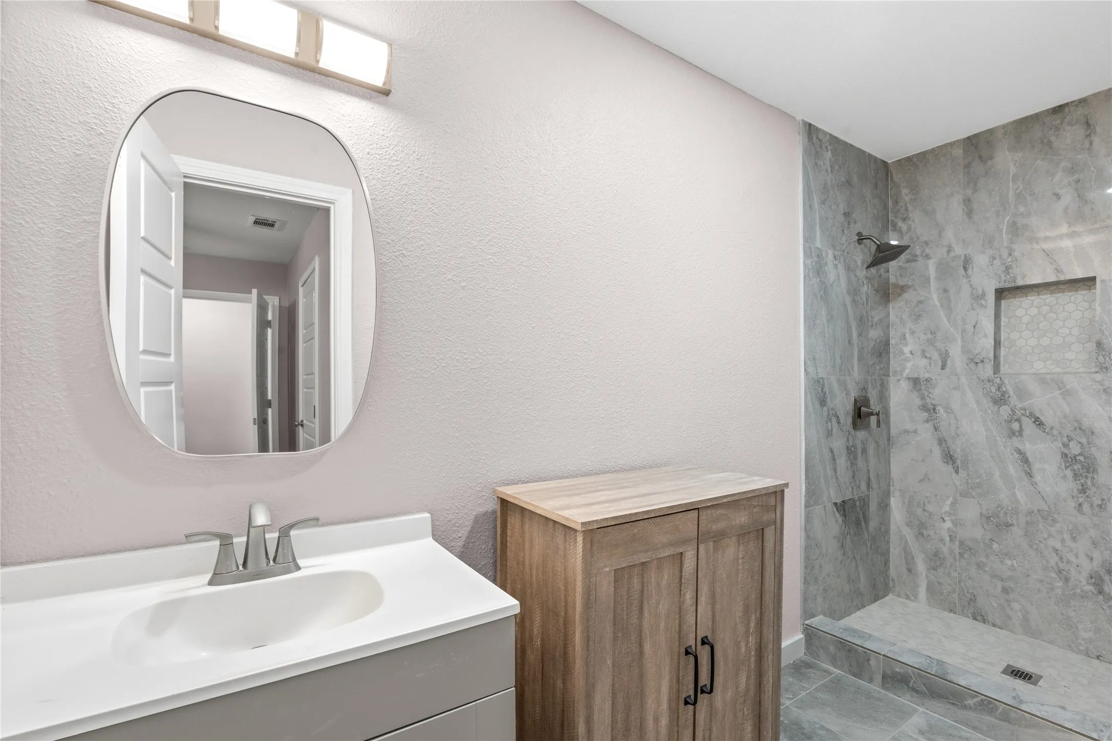 Single Family Residence For Sale in Dallas County , 702 Austrian Road, Grand Prairie, Texas 75050, 3 Bedroom, 2 Bathroom, Garage spaces, 2,233 Sqft, built in 1960, mls#21337381, Real Estate Agent in Grand Prairie, Homes For Sale in Dallas county, Homes For Sale in Grand Prairie, Realtor in Grand Prairie Texas, Real Estate Brokerage Independent Realty Texas, Luminita Cordes Realtor