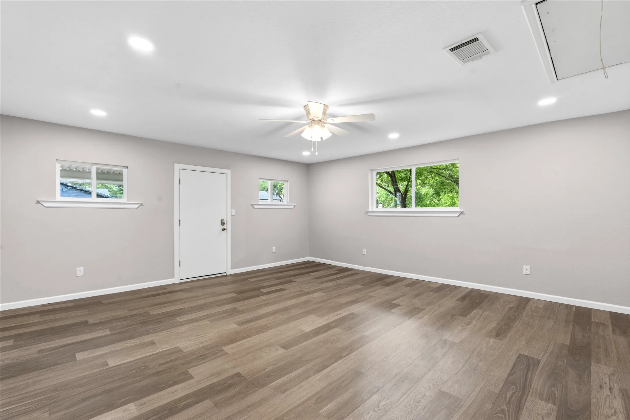 Single Family Residence For Sale in Dallas County , 702 Austrian Road, Grand Prairie, Texas 75050, 3 Bedroom, 2 Bathroom, Garage spaces, 2,233 Sqft, built in 1960, mls#21337381, Real Estate Agent in Grand Prairie, Homes For Sale in Dallas county, Homes For Sale in Grand Prairie, Realtor in Grand Prairie Texas, Real Estate Brokerage Independent Realty Texas, Luminita Cordes Realtor