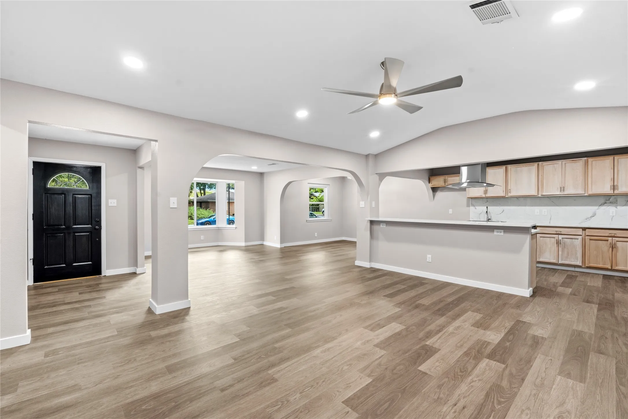 Single Family Residence For Sale in Dallas County , 702 Austrian Road, Grand Prairie, Texas 75050, 3 Bedroom, 2 Bathroom, Garage spaces, 2,233 Sqft, built in 1960, mls#21337381, Real Estate Agent in Grand Prairie, Homes For Sale in Dallas county, Homes For Sale in Grand Prairie, Realtor in Grand Prairie Texas, Real Estate Brokerage Independent Realty Texas, Luminita Cordes Realtor