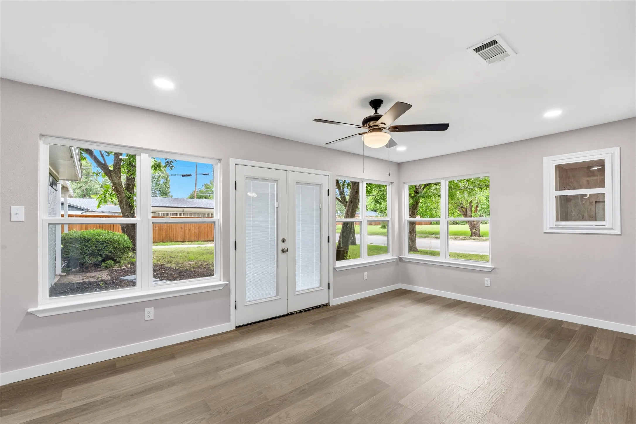 Single Family Residence For Sale in Dallas County , 702 Austrian Road, Grand Prairie, Texas 75050, 3 Bedroom, 2 Bathroom, Garage spaces, 2,233 Sqft, built in 1960, mls#21337381, Real Estate Agent in Grand Prairie, Homes For Sale in Dallas county, Homes For Sale in Grand Prairie, Realtor in Grand Prairie Texas, Real Estate Brokerage Independent Realty Texas, Luminita Cordes Realtor