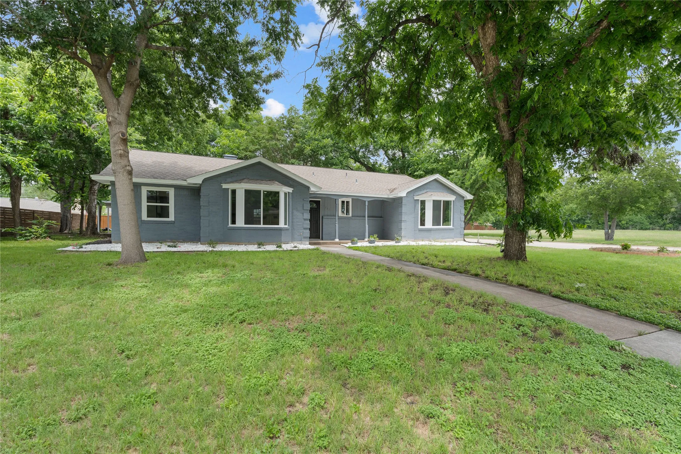 Single Family Residence For Sale in Dallas County , 702 Austrian Road, Grand Prairie, Texas 75050, 3 Bedroom, 2 Bathroom, Garage spaces, 2,233 Sqft, built in 1960, mls#21337381, Real Estate Agent in Grand Prairie, Homes For Sale in Dallas county, Homes For Sale in Grand Prairie, Realtor in Grand Prairie Texas, Real Estate Brokerage Independent Realty Texas, Luminita Cordes Realtor