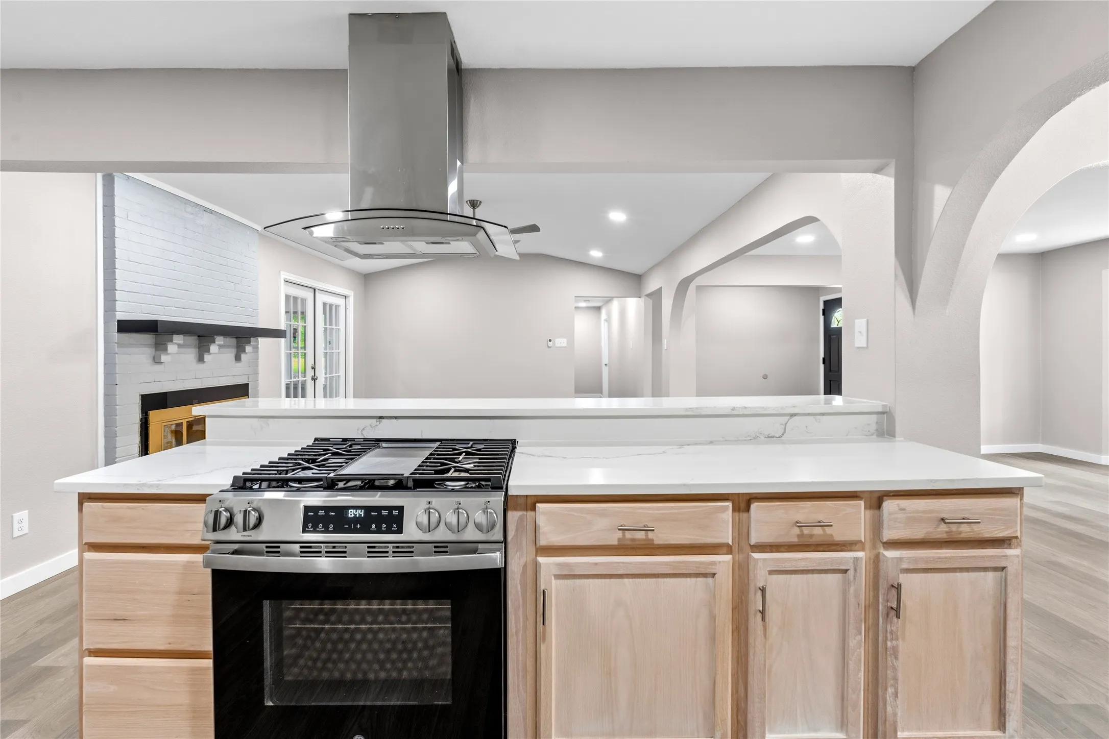 Single Family Residence For Sale in Dallas County , 702 Austrian Road, Grand Prairie, Texas 75050, 3 Bedroom, 2 Bathroom, Garage spaces, 2,233 Sqft, built in 1960, mls#21337381, Real Estate Agent in Grand Prairie, Homes For Sale in Dallas county, Homes For Sale in Grand Prairie, Realtor in Grand Prairie Texas, Real Estate Brokerage Independent Realty Texas, Luminita Cordes Realtor
