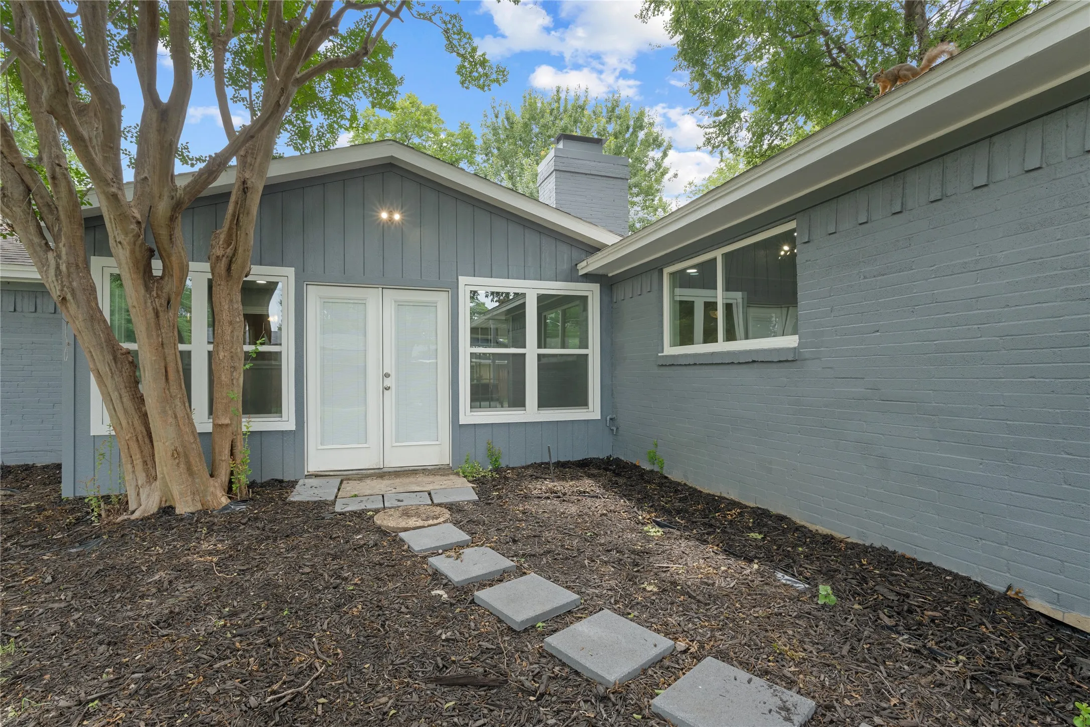 Single Family Residence For Sale in Dallas County , 702 Austrian Road, Grand Prairie, Texas 75050, 3 Bedroom, 2 Bathroom, Garage spaces, 2,233 Sqft, built in 1960, mls#21337381, Real Estate Agent in Grand Prairie, Homes For Sale in Dallas county, Homes For Sale in Grand Prairie, Realtor in Grand Prairie Texas, Real Estate Brokerage Independent Realty Texas, Luminita Cordes Realtor