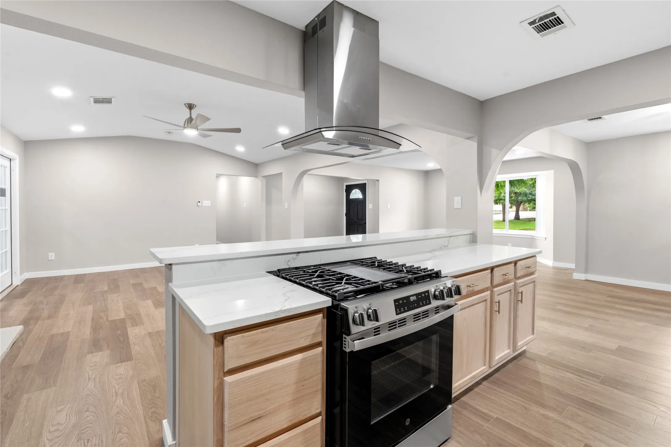Single Family Residence For Sale in Dallas County , 702 Austrian Road, Grand Prairie, Texas 75050, 3 Bedroom, 2 Bathroom, Garage spaces, 2,233 Sqft, built in 1960, mls#21337381, Real Estate Agent in Grand Prairie, Homes For Sale in Dallas county, Homes For Sale in Grand Prairie, Realtor in Grand Prairie Texas, Real Estate Brokerage Independent Realty Texas, Luminita Cordes Realtor