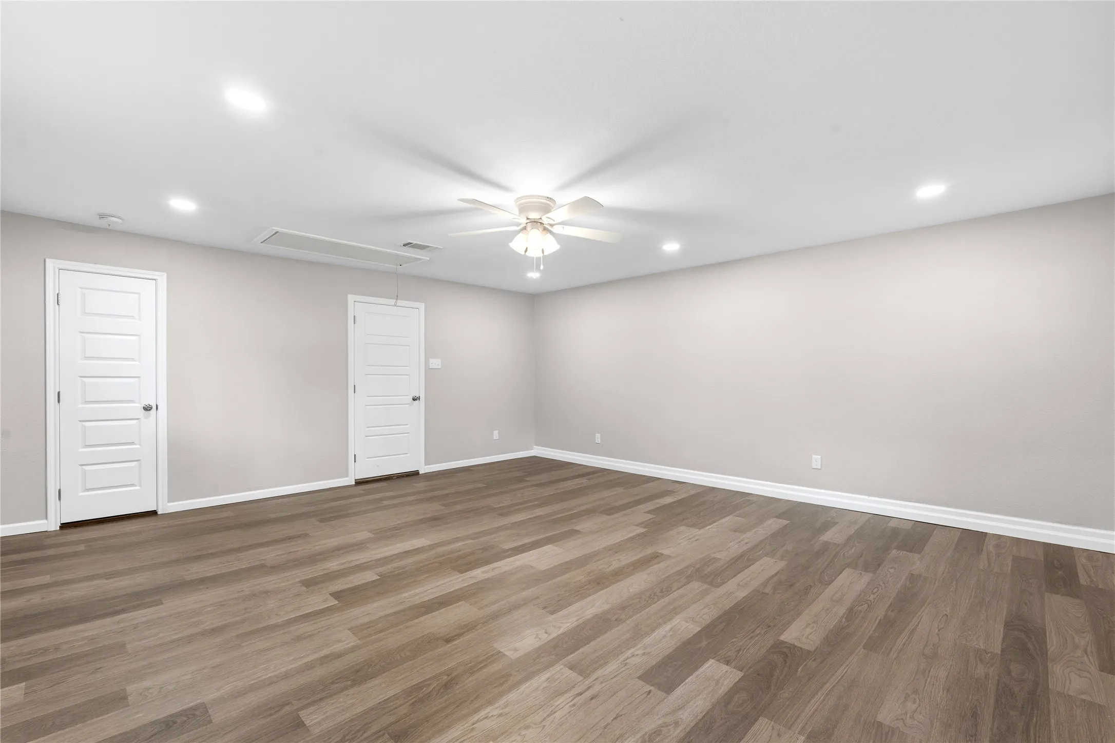 Single Family Residence For Sale in Dallas County , 702 Austrian Road, Grand Prairie, Texas 75050, 3 Bedroom, 2 Bathroom, Garage spaces, 2,233 Sqft, built in 1960, mls#21337381, Real Estate Agent in Grand Prairie, Homes For Sale in Dallas county, Homes For Sale in Grand Prairie, Realtor in Grand Prairie Texas, Real Estate Brokerage Independent Realty Texas, Luminita Cordes Realtor