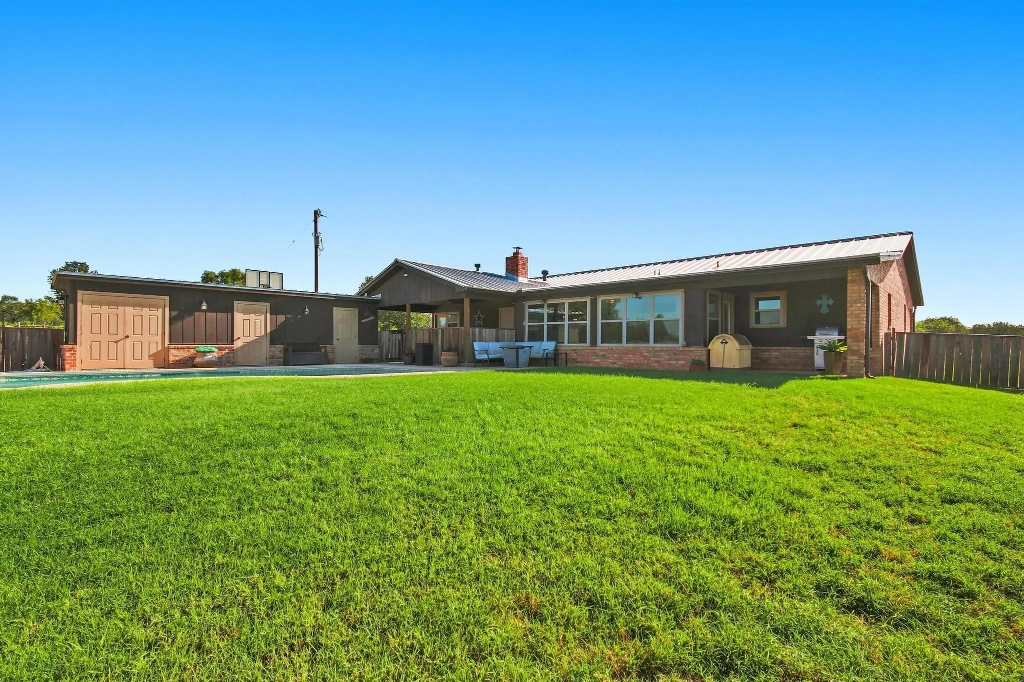 Single Family Residence For Sale in Taylor County , 5609 Fm 126, Merkel, Texas 79536, 3 Bedroom, 2 Bathroom, Garage spaces, 1,836 Sqft, built in 1982, mls#21337924, Real Estate Agent in Merkel, Homes For Sale in Taylor county, Homes For Sale in Merkel, Realtor in Merkel Texas, Real Estate Brokerage Independent Realty Texas, Luminita Cordes Realtor