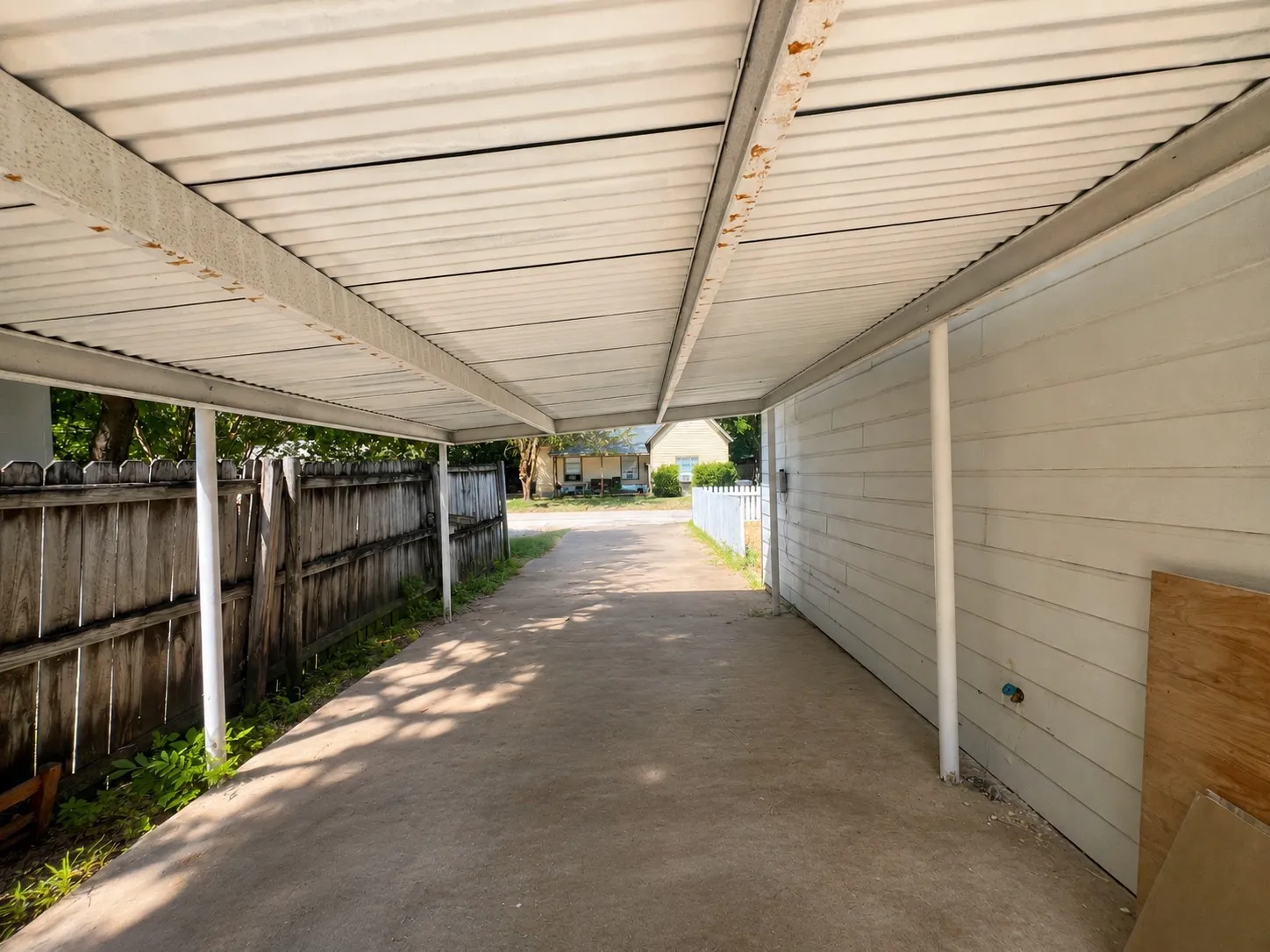Single Family Residence For Sale in Johnson County , 312 N Wood Street, Cleburne, Texas 76033, 4 Bedroom, 2 Bathroom, Garage spaces, 1,300 Sqft, built in 1992, mls#21337981, Real Estate Agent in Cleburne, Homes For Sale in Johnson county, Homes For Sale in Cleburne, Realtor in Cleburne Texas, Real Estate Brokerage Independent Realty Texas, Luminita Cordes Realtor
