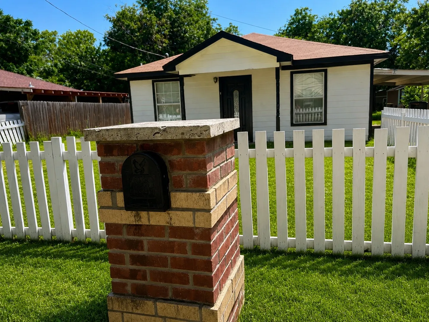 Single Family Residence For Sale in Johnson County , 312 N Wood Street, Cleburne, Texas 76033, 4 Bedroom, 2 Bathroom, Garage spaces, 1,300 Sqft, built in 1992, mls#21337981, Real Estate Agent in Cleburne, Homes For Sale in Johnson county, Homes For Sale in Cleburne, Realtor in Cleburne Texas, Real Estate Brokerage Independent Realty Texas, Luminita Cordes Realtor