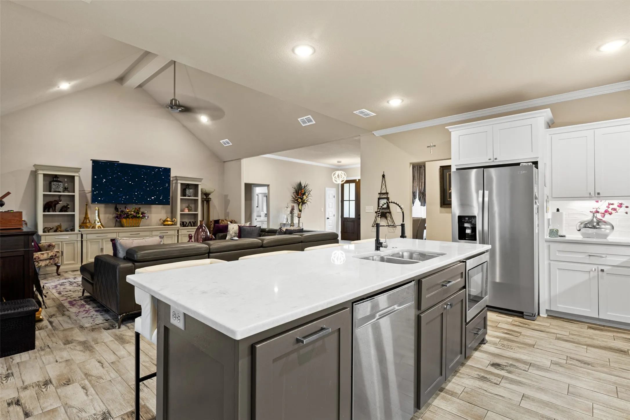Single Family Residence For Sale in Panola County , 168 Stonegate, Carthage, Texas 75633, 4 Bedroom, 4 Bathroom, 2 Garage spaces, 2,712 Sqft, built in 2022, mls#21337961, Real Estate Agent in Carthage, Homes For Sale in Panola county, Homes For Sale in Carthage, Realtor in Carthage Texas, Real Estate Brokerage Independent Realty Texas, Luminita Cordes Realtor