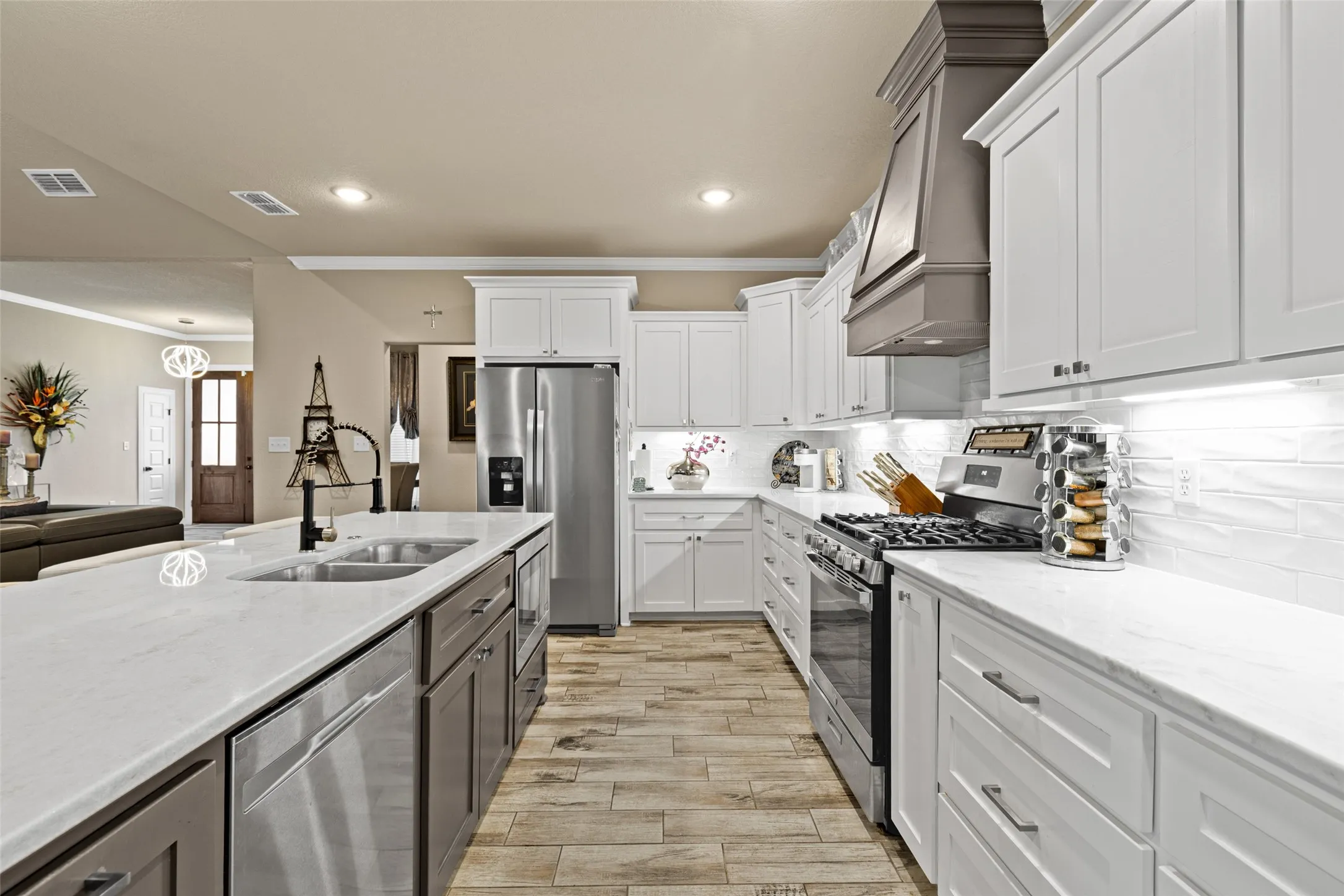 Single Family Residence For Sale in Panola County , 168 Stonegate, Carthage, Texas 75633, 4 Bedroom, 4 Bathroom, 2 Garage spaces, 2,712 Sqft, built in 2022, mls#21337961, Real Estate Agent in Carthage, Homes For Sale in Panola county, Homes For Sale in Carthage, Realtor in Carthage Texas, Real Estate Brokerage Independent Realty Texas, Luminita Cordes Realtor