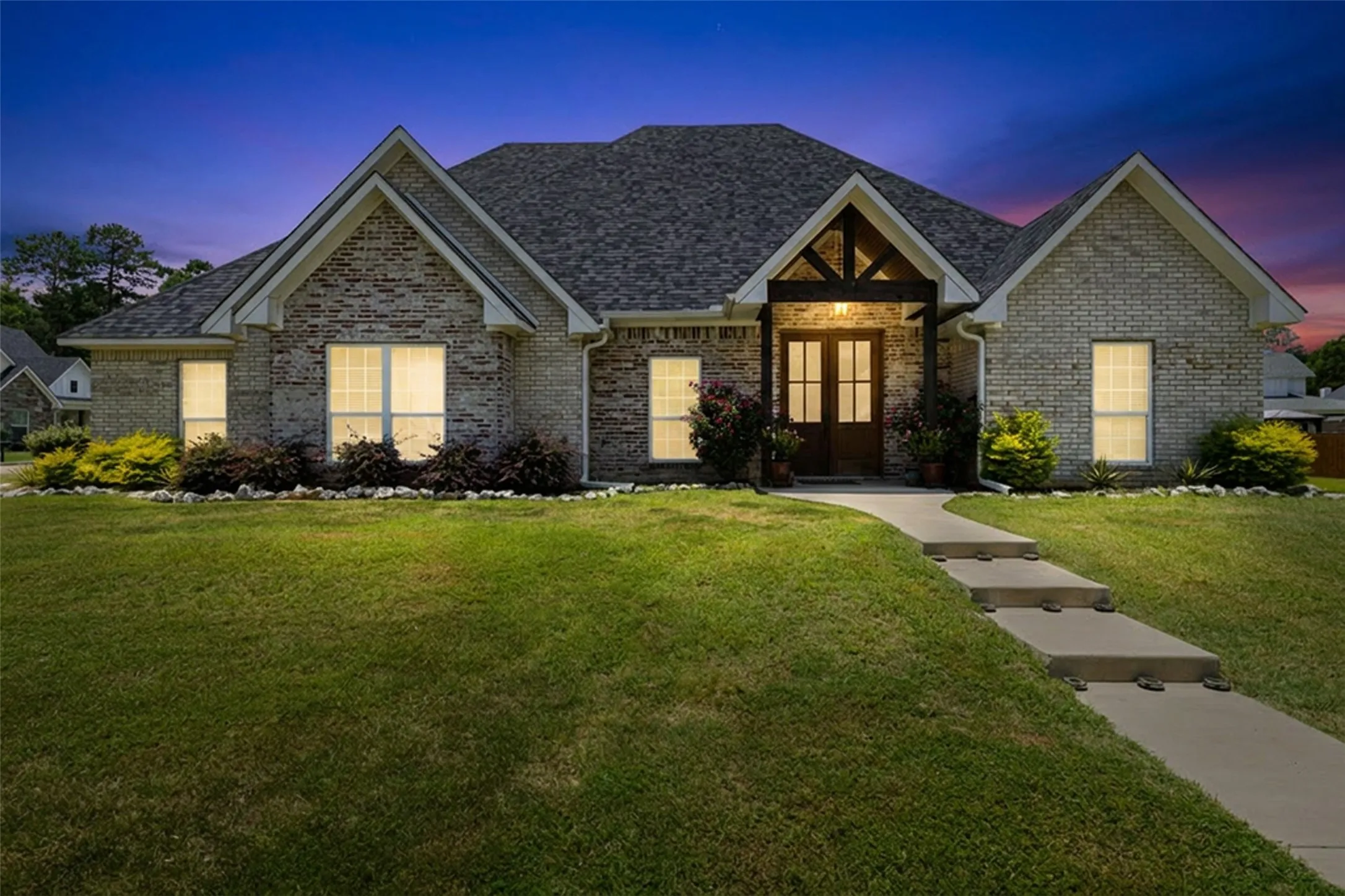 Single Family Residence For Sale in Panola County , 168 Stonegate, Carthage, Texas 75633, 4 Bedroom, 4 Bathroom, 2 Garage spaces, 2,712 Sqft, built in 2022, mls#21337961, Real Estate Agent in Carthage, Homes For Sale in Panola county, Homes For Sale in Carthage, Realtor in Carthage Texas, Real Estate Brokerage Independent Realty Texas, Luminita Cordes Realtor