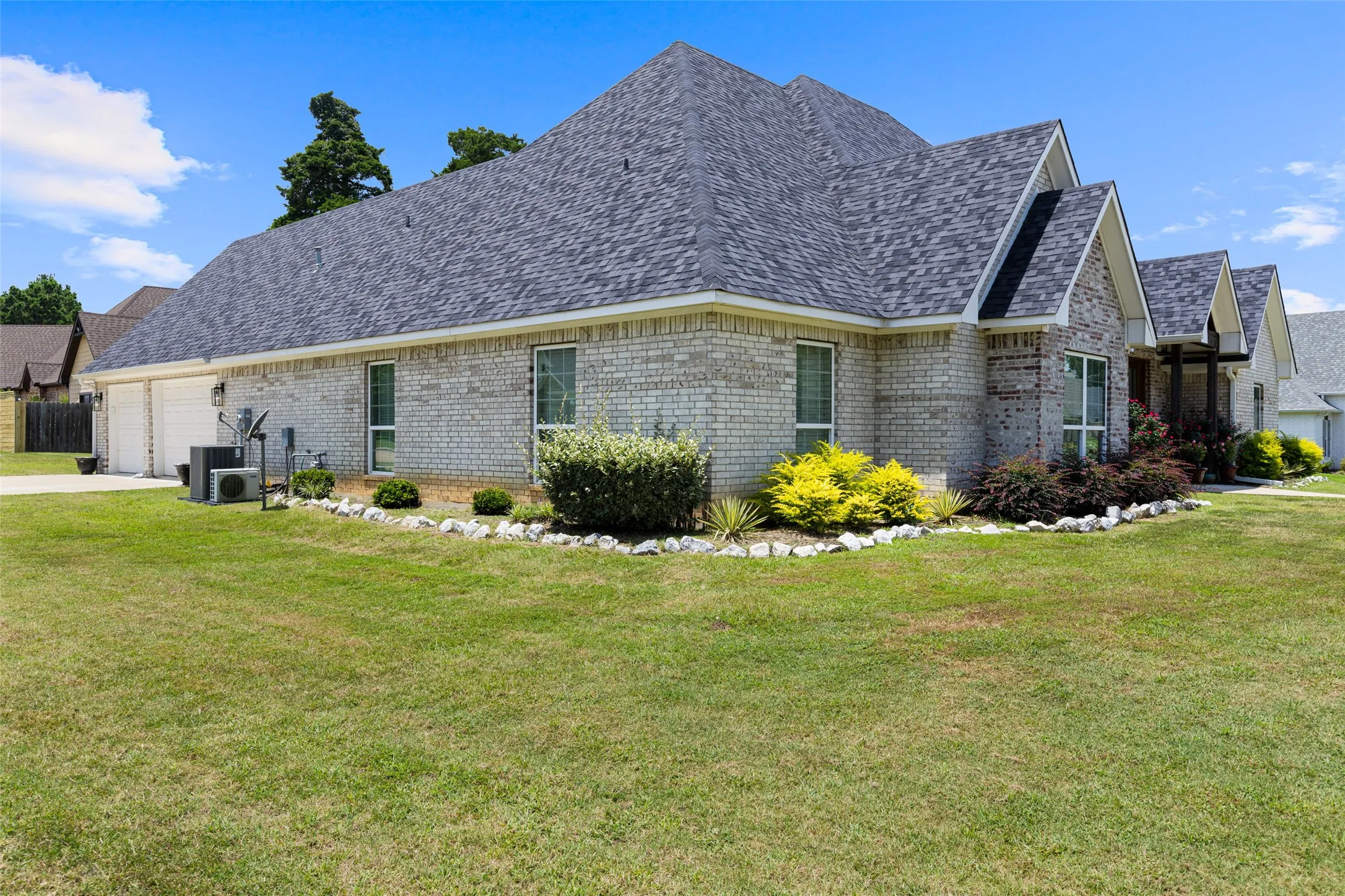 Single Family Residence For Sale in Panola County , 168 Stonegate, Carthage, Texas 75633, 4 Bedroom, 4 Bathroom, 2 Garage spaces, 2,712 Sqft, built in 2022, mls#21337961, Real Estate Agent in Carthage, Homes For Sale in Panola county, Homes For Sale in Carthage, Realtor in Carthage Texas, Real Estate Brokerage Independent Realty Texas, Luminita Cordes Realtor