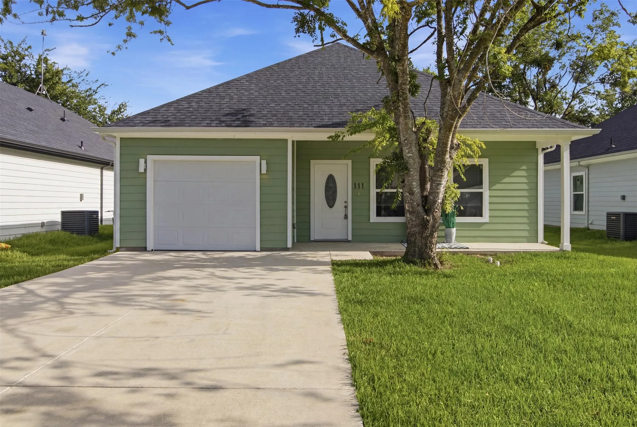 Single Family Residence For Sale in Henderson County , 111 Newton Lane, Gun Barrel City, Texas 75156, 3 Bedroom, 2 Bathroom, 1 Garage spaces, 1,300 Sqft, built in 2024, mls#21337959, Real Estate Agent in Gun Barrel City, Homes For Sale in Henderson county, Homes For Sale in Gun Barrel City, Realtor in Gun Barrel City Texas, Real Estate Brokerage Independent Realty Texas, Luminita Cordes Realtor