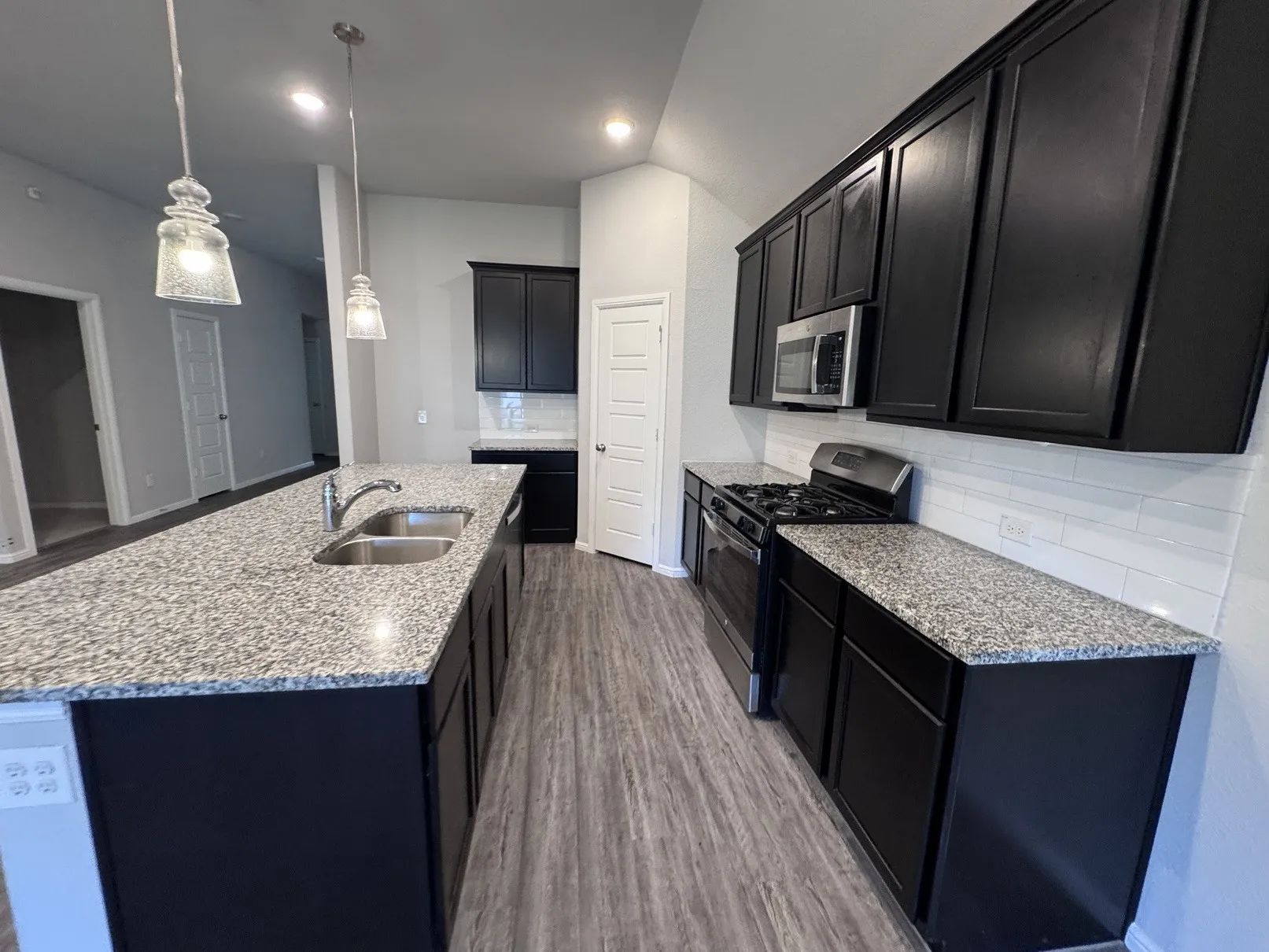 Single Family Residence For Sale in Johnson County , 1323 Rosler Street, Mansfield, Texas 76063, 4 Bedroom, 3 Bathroom, 2 Garage spaces, 2,134 Sqft, built in 2022, mls#21337963, Real Estate Agent in Mansfield, Homes For Sale in Johnson county, Homes For Sale in Mansfield, Realtor in Mansfield Texas, Real Estate Brokerage Independent Realty Texas, Luminita Cordes Realtor