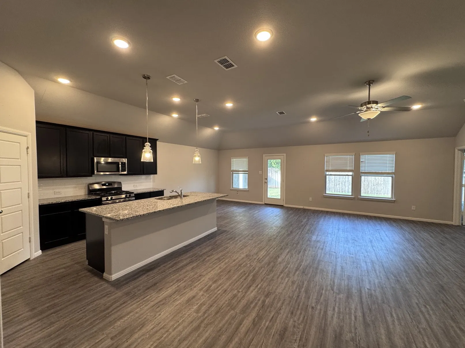 Single Family Residence For Sale in Johnson County , 1323 Rosler Street, Mansfield, Texas 76063, 4 Bedroom, 3 Bathroom, 2 Garage spaces, 2,134 Sqft, built in 2022, mls#21337963, Real Estate Agent in Mansfield, Homes For Sale in Johnson county, Homes For Sale in Mansfield, Realtor in Mansfield Texas, Real Estate Brokerage Independent Realty Texas, Luminita Cordes Realtor