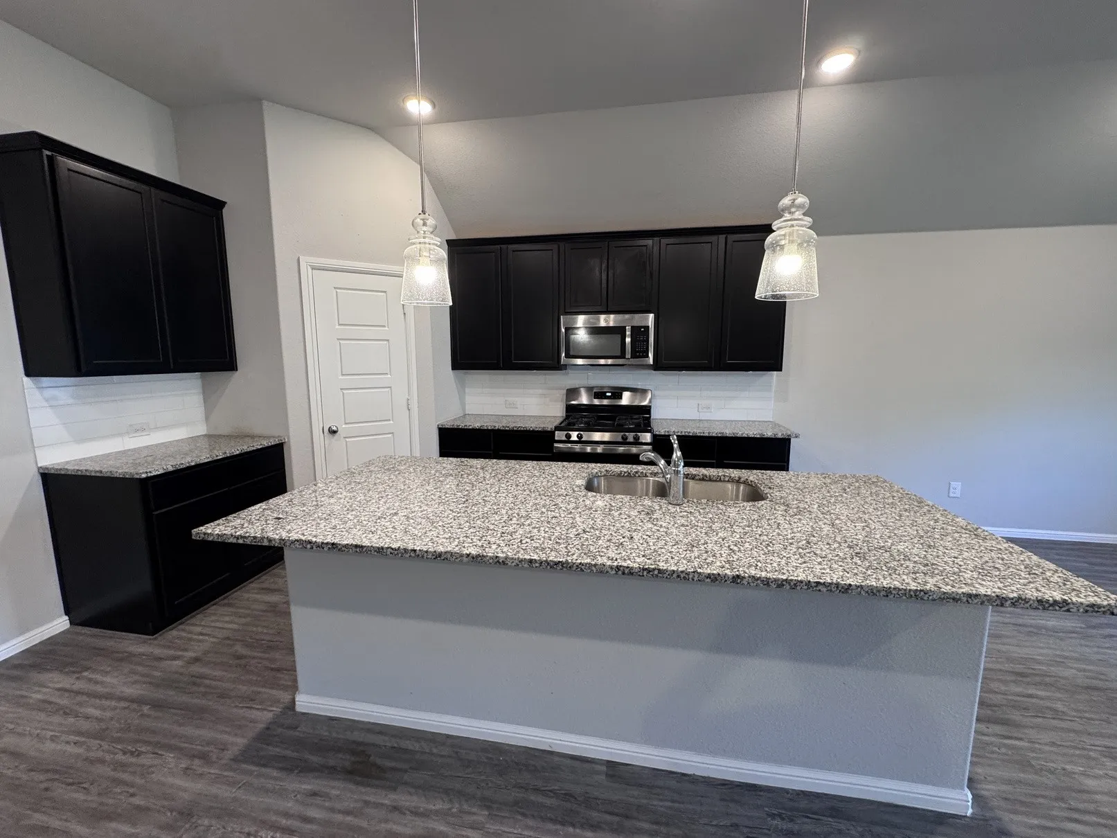 Single Family Residence For Sale in Johnson County , 1323 Rosler Street, Mansfield, Texas 76063, 4 Bedroom, 3 Bathroom, 2 Garage spaces, 2,134 Sqft, built in 2022, mls#21337963, Real Estate Agent in Mansfield, Homes For Sale in Johnson county, Homes For Sale in Mansfield, Realtor in Mansfield Texas, Real Estate Brokerage Independent Realty Texas, Luminita Cordes Realtor