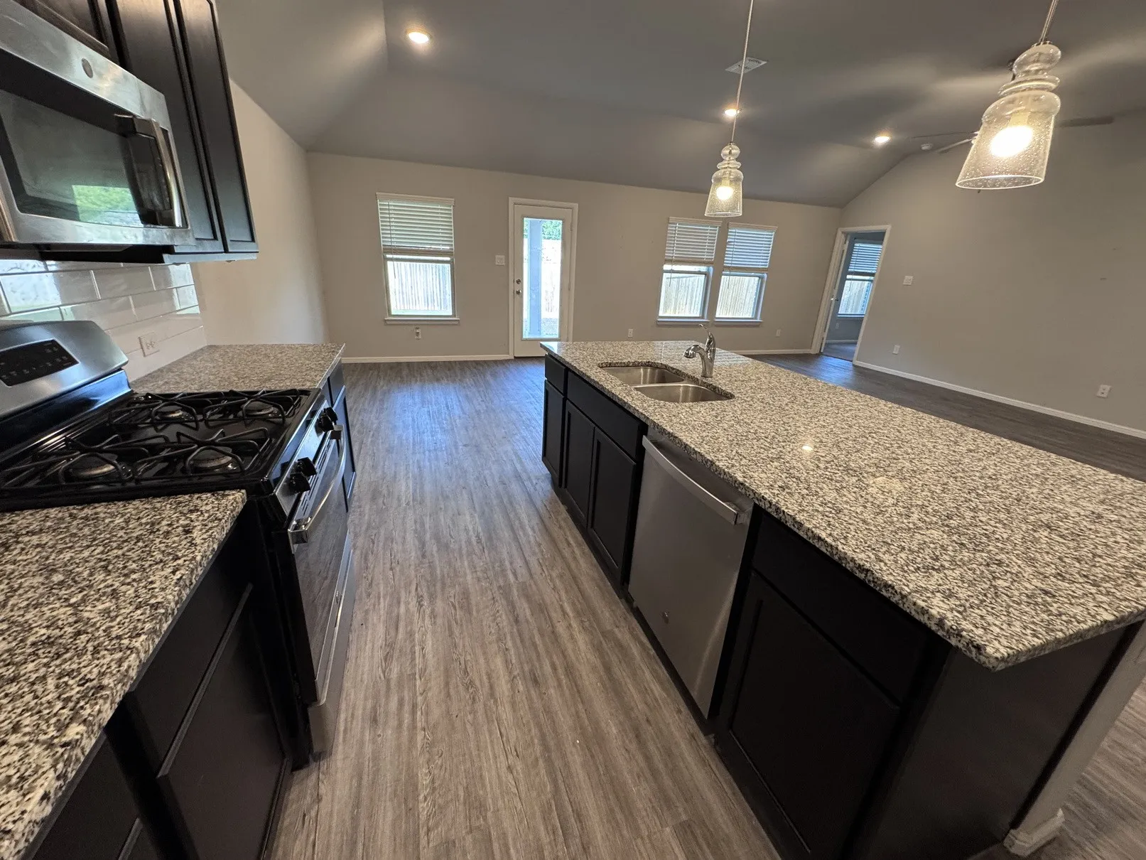 Single Family Residence For Sale in Johnson County , 1323 Rosler Street, Mansfield, Texas 76063, 4 Bedroom, 3 Bathroom, 2 Garage spaces, 2,134 Sqft, built in 2022, mls#21337963, Real Estate Agent in Mansfield, Homes For Sale in Johnson county, Homes For Sale in Mansfield, Realtor in Mansfield Texas, Real Estate Brokerage Independent Realty Texas, Luminita Cordes Realtor