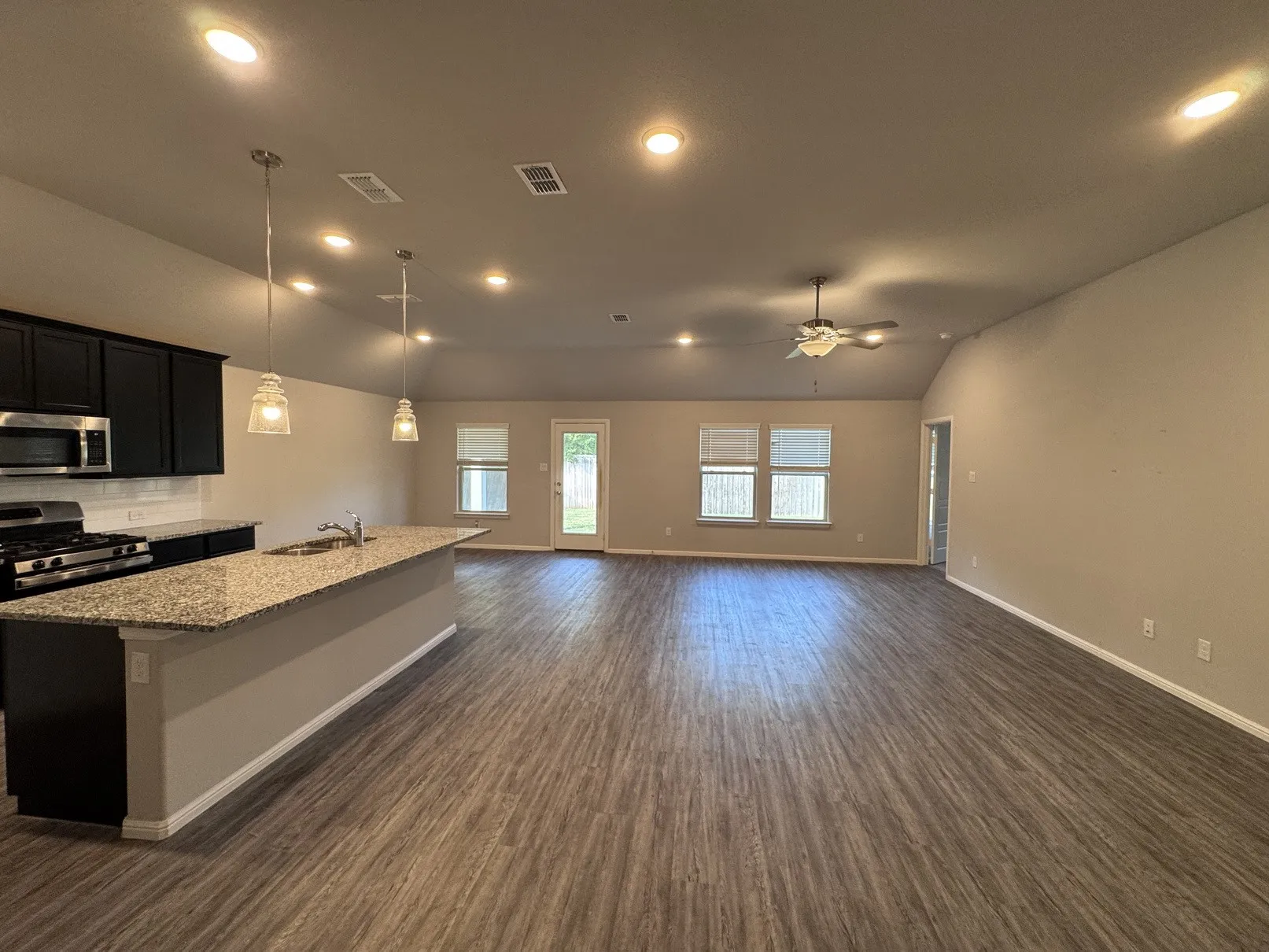 Single Family Residence For Sale in Johnson County , 1323 Rosler Street, Mansfield, Texas 76063, 4 Bedroom, 3 Bathroom, 2 Garage spaces, 2,134 Sqft, built in 2022, mls#21337963, Real Estate Agent in Mansfield, Homes For Sale in Johnson county, Homes For Sale in Mansfield, Realtor in Mansfield Texas, Real Estate Brokerage Independent Realty Texas, Luminita Cordes Realtor