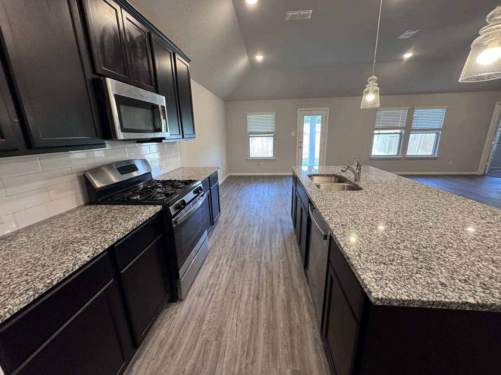 Single Family Residence For Sale in Johnson County , 1323 Rosler Street, Mansfield, Texas 76063, 4 Bedroom, 3 Bathroom, 2 Garage spaces, 2,134 Sqft, built in 2022, mls#21337963, Real Estate Agent in Mansfield, Homes For Sale in Johnson county, Homes For Sale in Mansfield, Realtor in Mansfield Texas, Real Estate Brokerage Independent Realty Texas, Luminita Cordes Realtor