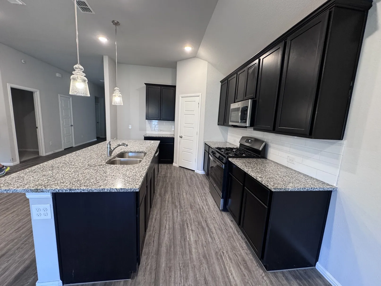 Single Family Residence For Sale in Johnson County , 1323 Rosler Street, Mansfield, Texas 76063, 4 Bedroom, 3 Bathroom, 2 Garage spaces, 2,134 Sqft, built in 2022, mls#21337963, Real Estate Agent in Mansfield, Homes For Sale in Johnson county, Homes For Sale in Mansfield, Realtor in Mansfield Texas, Real Estate Brokerage Independent Realty Texas, Luminita Cordes Realtor