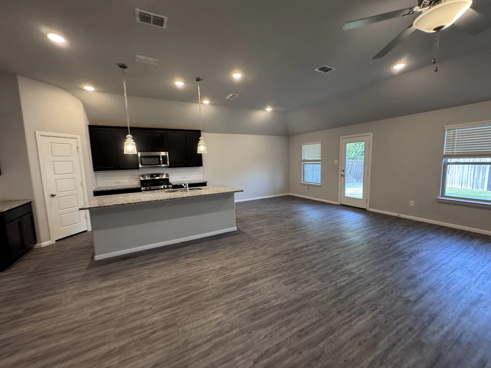 Single Family Residence For Sale in Johnson County , 1323 Rosler Street, Mansfield, Texas 76063, 4 Bedroom, 3 Bathroom, 2 Garage spaces, 2,134 Sqft, built in 2022, mls#21337963, Real Estate Agent in Mansfield, Homes For Sale in Johnson county, Homes For Sale in Mansfield, Realtor in Mansfield Texas, Real Estate Brokerage Independent Realty Texas, Luminita Cordes Realtor