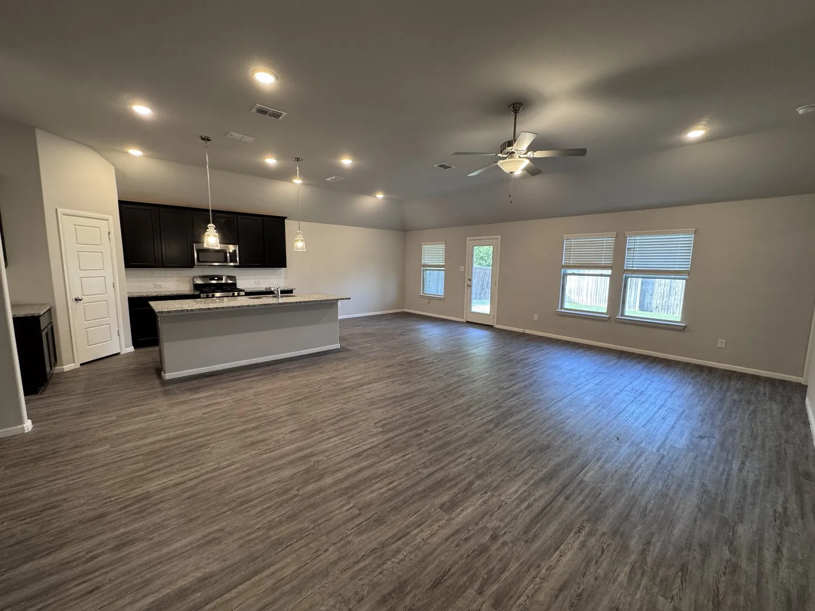 Single Family Residence For Sale in Johnson County , 1323 Rosler Street, Mansfield, Texas 76063, 4 Bedroom, 3 Bathroom, 2 Garage spaces, 2,134 Sqft, built in 2022, mls#21337963, Real Estate Agent in Mansfield, Homes For Sale in Johnson county, Homes For Sale in Mansfield, Realtor in Mansfield Texas, Real Estate Brokerage Independent Realty Texas, Luminita Cordes Realtor
