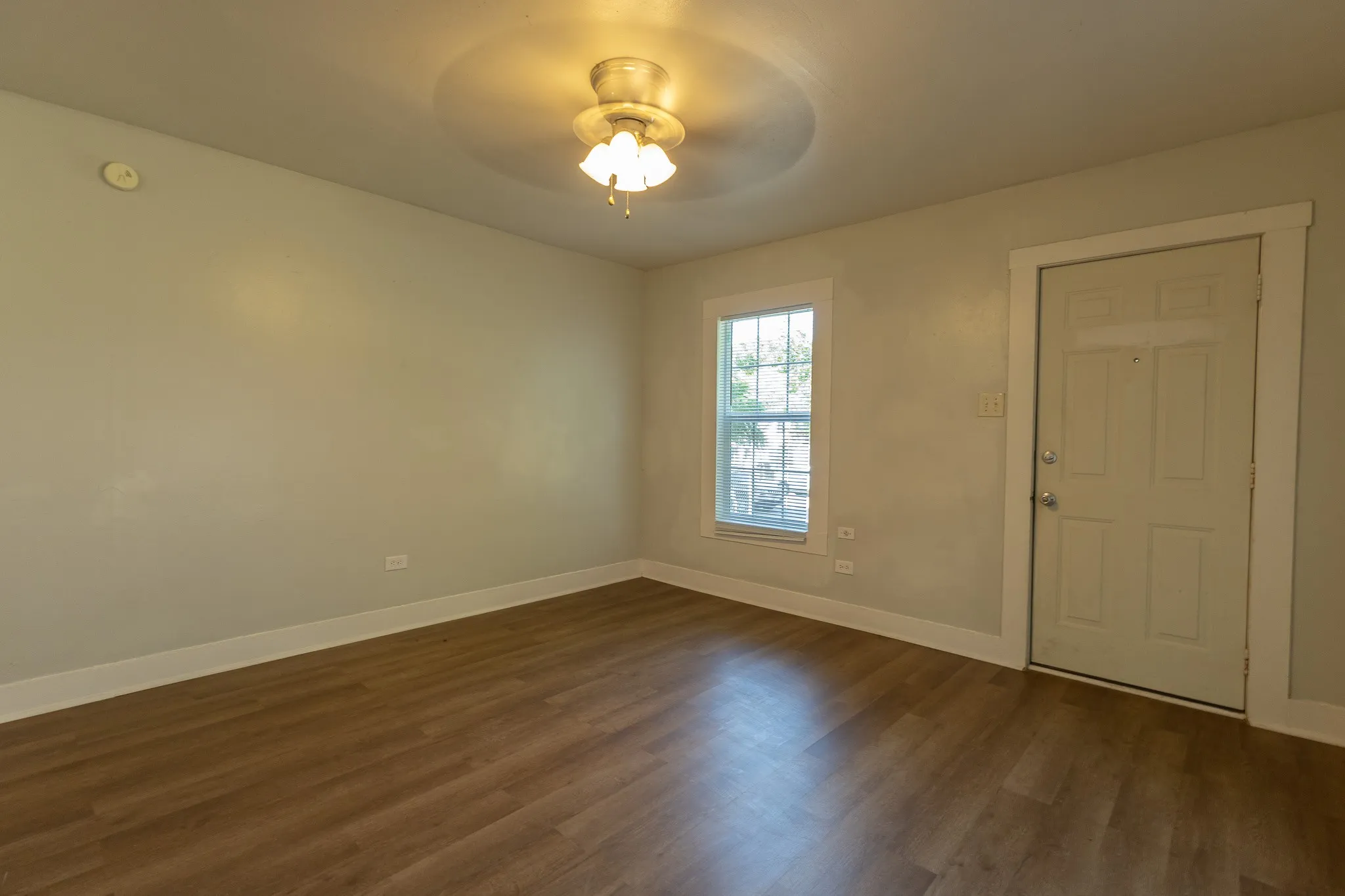 Duplex For Rent in Mc Lennan County , 613 N 23rd Street 15, Waco, Texas 76707, 2 Bedroom, 1 Bathroom, Garage spaces, 900 Sqft, built in 1936, mls#21337997, Real Estate Agent in Waco, Homes For Rent in Mc Lennan county, Homes For Rent in Waco, Realtor in Waco Texas, Real Estate Brokerage Independent Realty Texas, Luminita Cordes Realtor