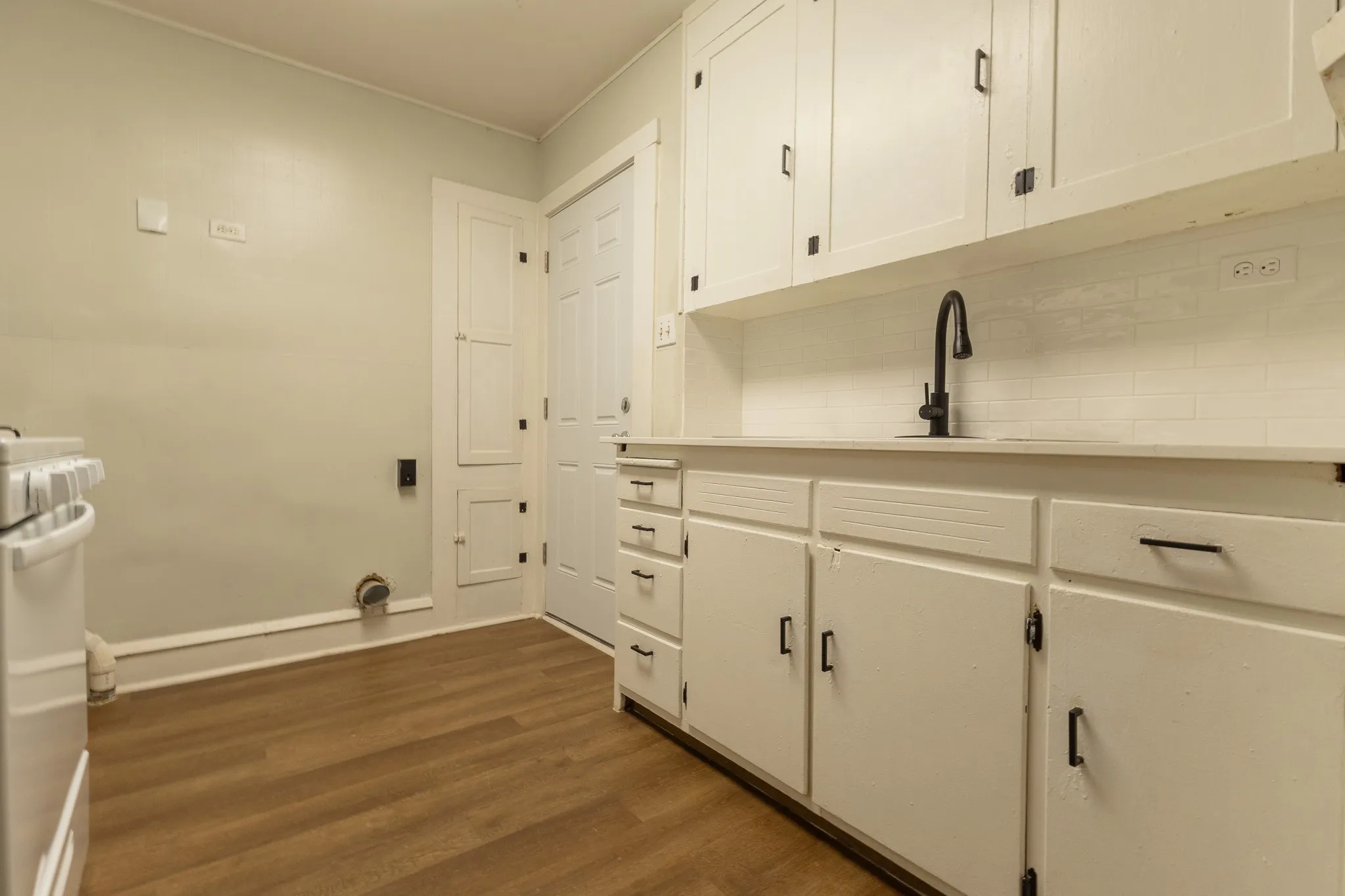 Duplex For Rent in Mc Lennan County , 613 N 23rd Street 15, Waco, Texas 76707, 2 Bedroom, 1 Bathroom, Garage spaces, 900 Sqft, built in 1936, mls#21337997, Real Estate Agent in Waco, Homes For Rent in Mc Lennan county, Homes For Rent in Waco, Realtor in Waco Texas, Real Estate Brokerage Independent Realty Texas, Luminita Cordes Realtor
