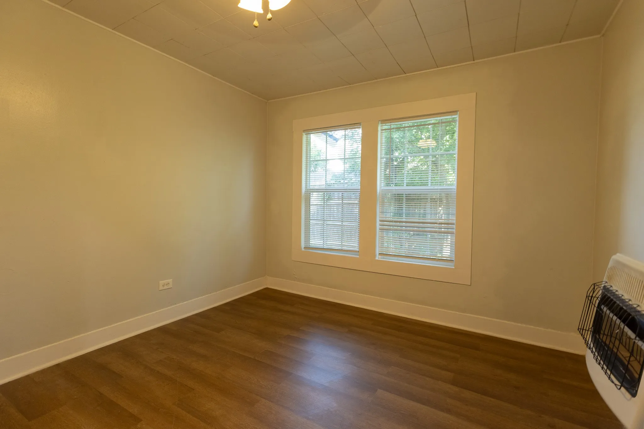 Duplex For Rent in Mc Lennan County , 613 N 23rd Street 15, Waco, Texas 76707, 2 Bedroom, 1 Bathroom, Garage spaces, 900 Sqft, built in 1936, mls#21337997, Real Estate Agent in Waco, Homes For Rent in Mc Lennan county, Homes For Rent in Waco, Realtor in Waco Texas, Real Estate Brokerage Independent Realty Texas, Luminita Cordes Realtor