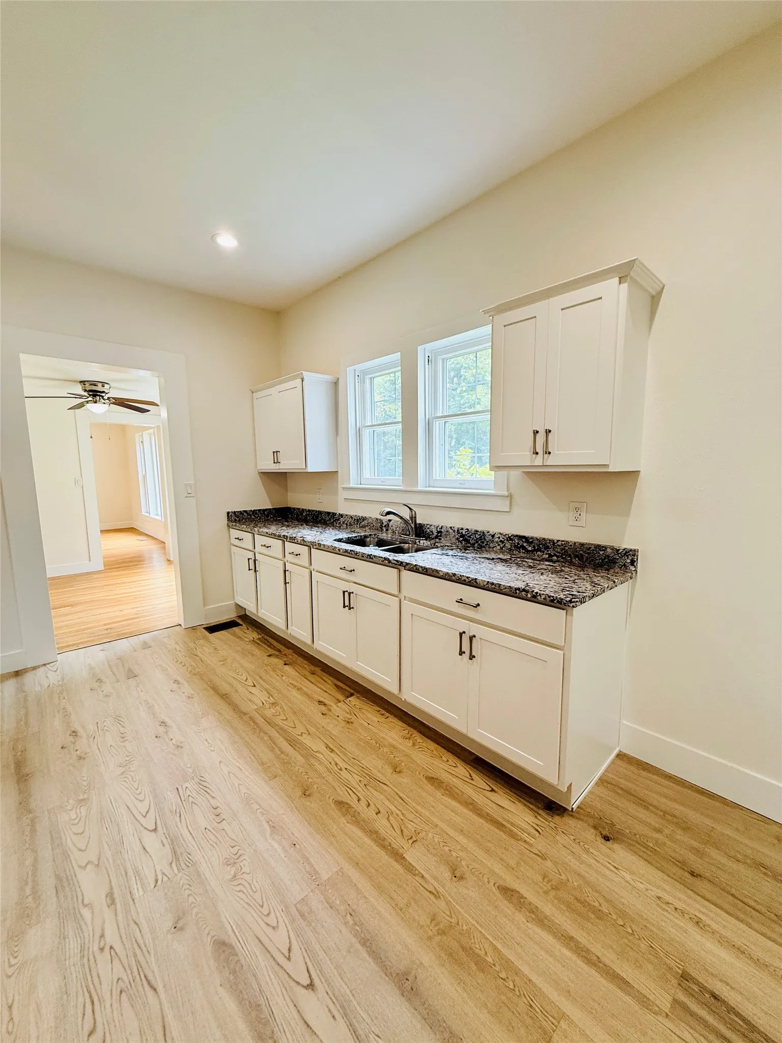 Single Family Residence For Sale in Hunt County , 2025 Walworth Street, Greenville, Texas 75401, 4 Bedroom, 4 Bathroom, 2 Garage spaces, 3,559 Sqft, built in 1920, mls#21332602, Real Estate Agent in Greenville, Homes For Sale in Hunt county, Homes For Sale in Greenville, Realtor in Greenville Texas, Real Estate Brokerage Independent Realty Texas, Luminita Cordes Realtor