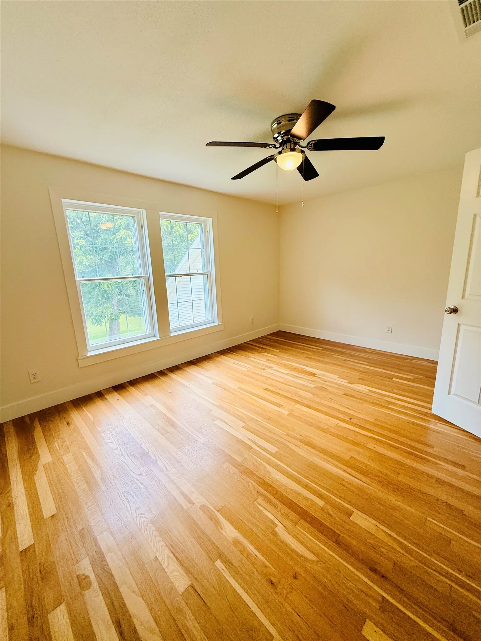 Single Family Residence For Sale in Hunt County , 2025 Walworth Street, Greenville, Texas 75401, 4 Bedroom, 4 Bathroom, 2 Garage spaces, 3,559 Sqft, built in 1920, mls#21332602, Real Estate Agent in Greenville, Homes For Sale in Hunt county, Homes For Sale in Greenville, Realtor in Greenville Texas, Real Estate Brokerage Independent Realty Texas, Luminita Cordes Realtor