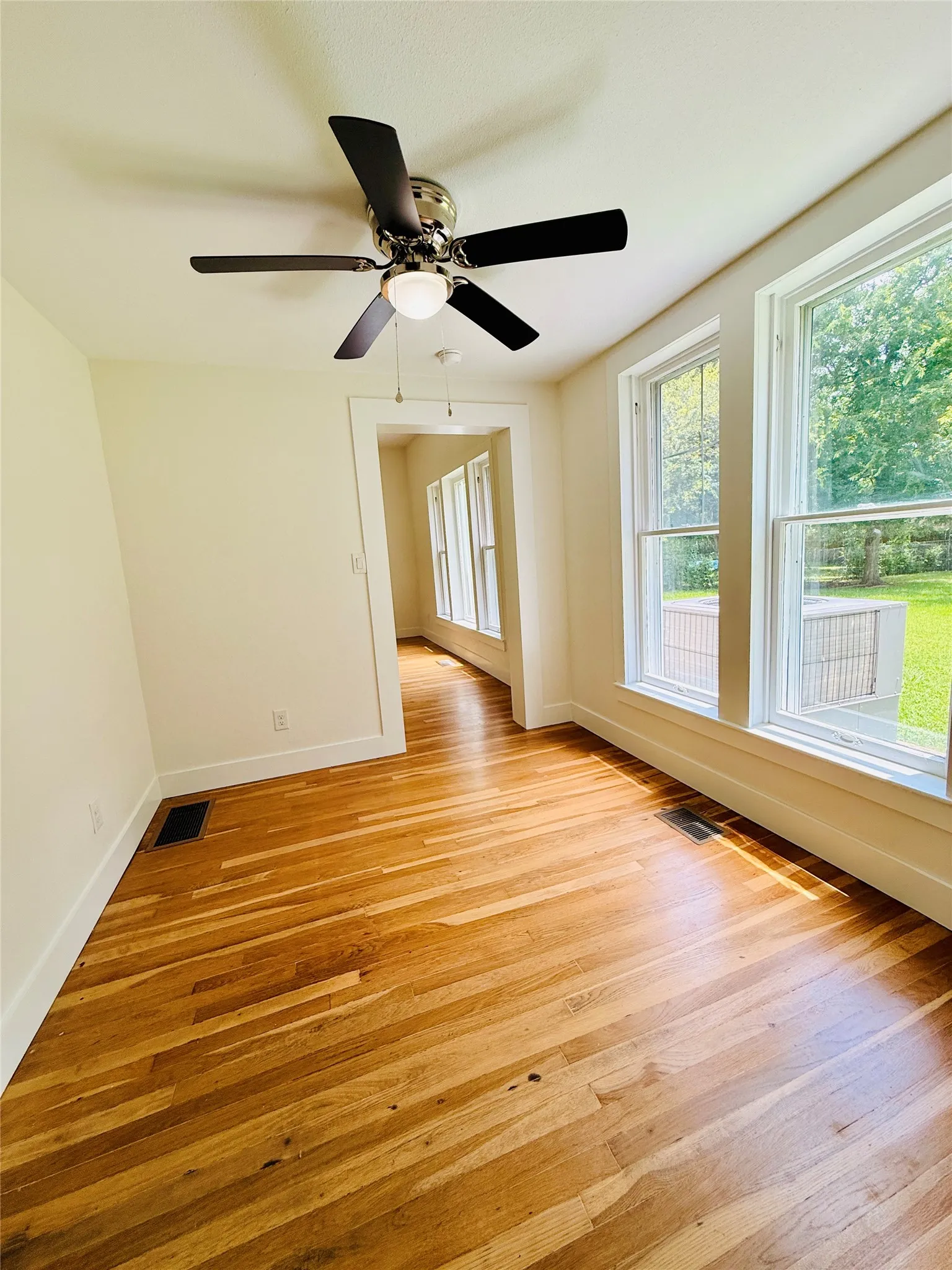 Single Family Residence For Sale in Hunt County , 2025 Walworth Street, Greenville, Texas 75401, 4 Bedroom, 4 Bathroom, 2 Garage spaces, 3,559 Sqft, built in 1920, mls#21332602, Real Estate Agent in Greenville, Homes For Sale in Hunt county, Homes For Sale in Greenville, Realtor in Greenville Texas, Real Estate Brokerage Independent Realty Texas, Luminita Cordes Realtor