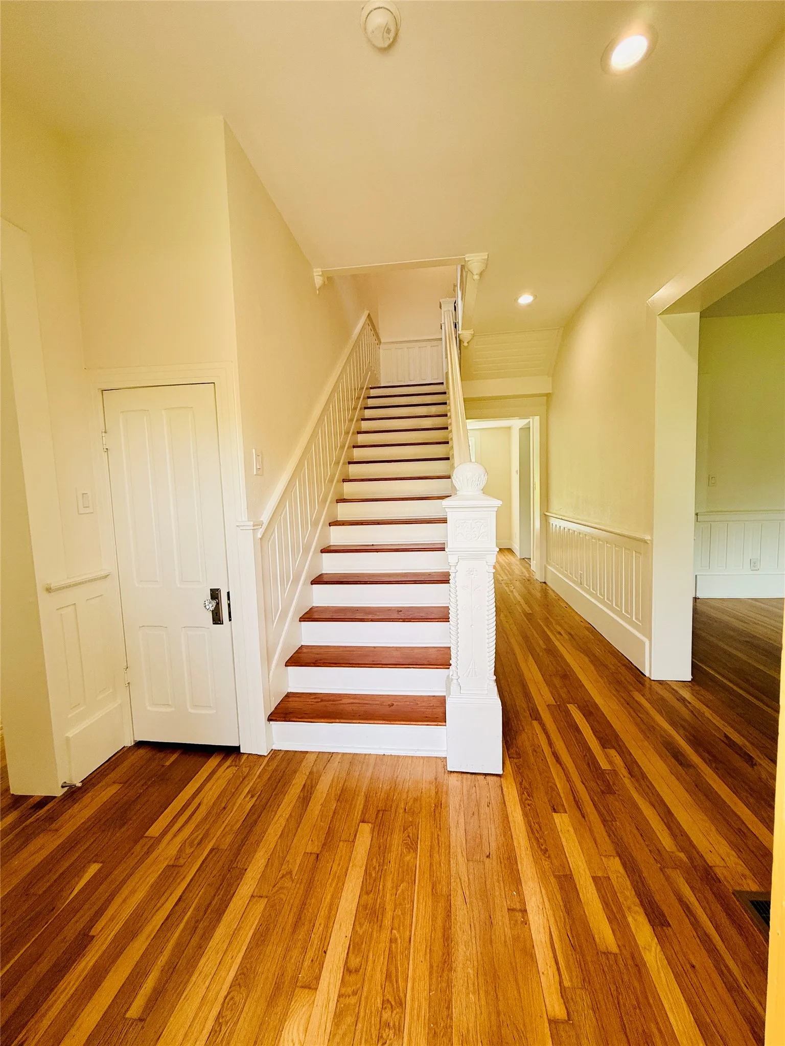 Single Family Residence For Sale in Hunt County , 2025 Walworth Street, Greenville, Texas 75401, 4 Bedroom, 4 Bathroom, 2 Garage spaces, 3,559 Sqft, built in 1920, mls#21332602, Real Estate Agent in Greenville, Homes For Sale in Hunt county, Homes For Sale in Greenville, Realtor in Greenville Texas, Real Estate Brokerage Independent Realty Texas, Luminita Cordes Realtor