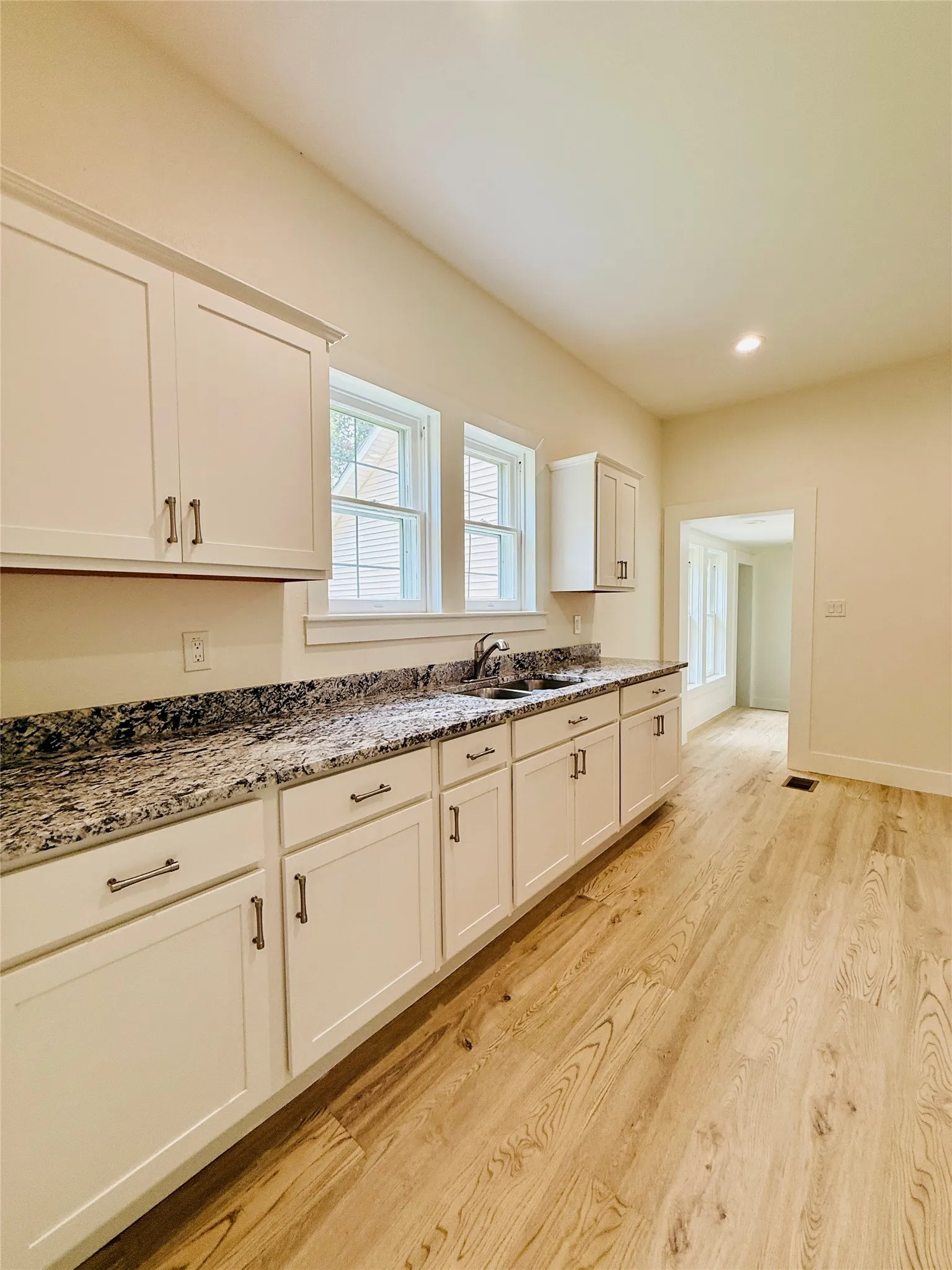 Single Family Residence For Sale in Hunt County , 2025 Walworth Street, Greenville, Texas 75401, 4 Bedroom, 4 Bathroom, 2 Garage spaces, 3,559 Sqft, built in 1920, mls#21332602, Real Estate Agent in Greenville, Homes For Sale in Hunt county, Homes For Sale in Greenville, Realtor in Greenville Texas, Real Estate Brokerage Independent Realty Texas, Luminita Cordes Realtor