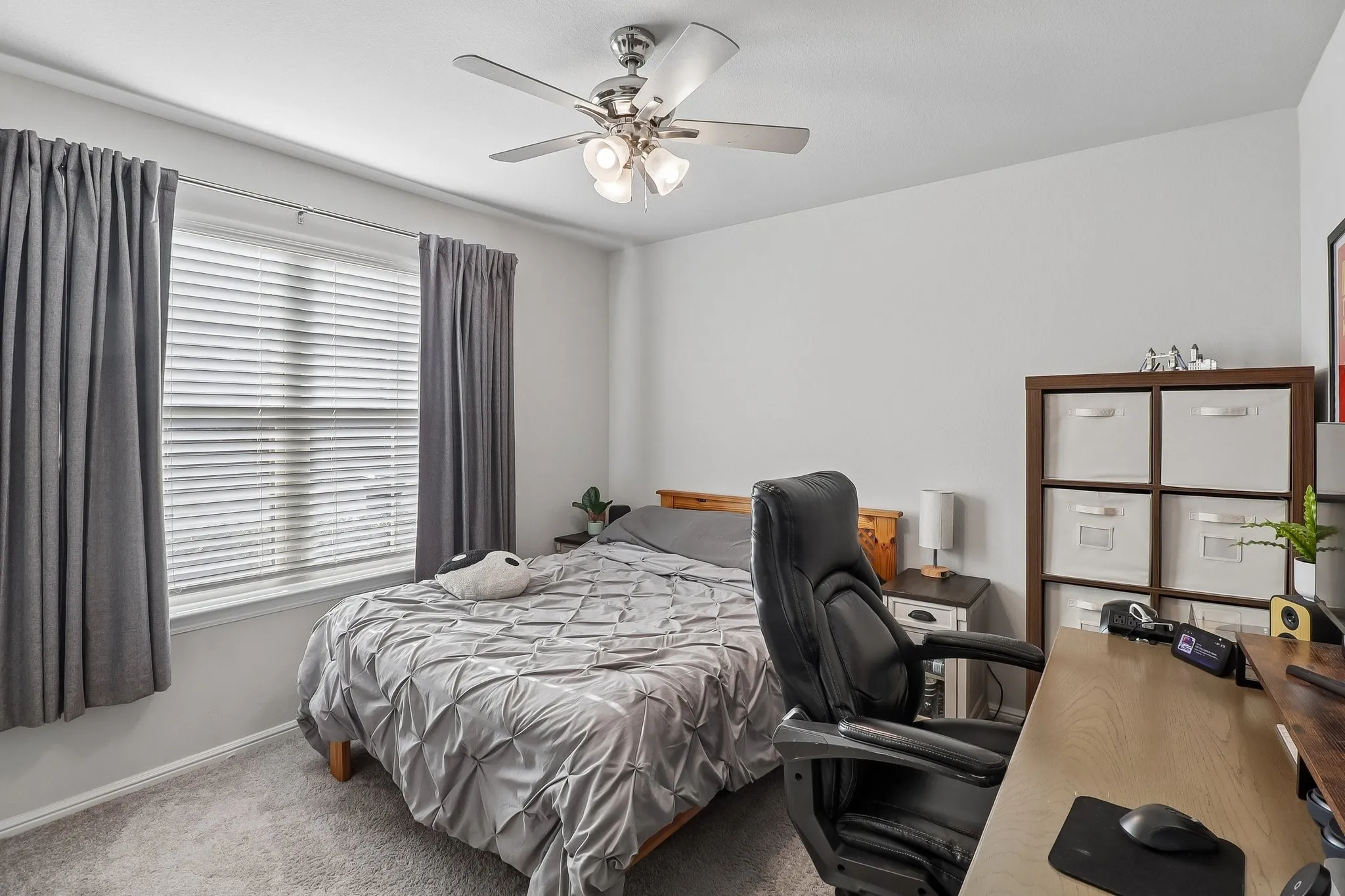 Neutral wall paint, ceiling fan with integrated lighting, wood-finish flooring, and white window blinds