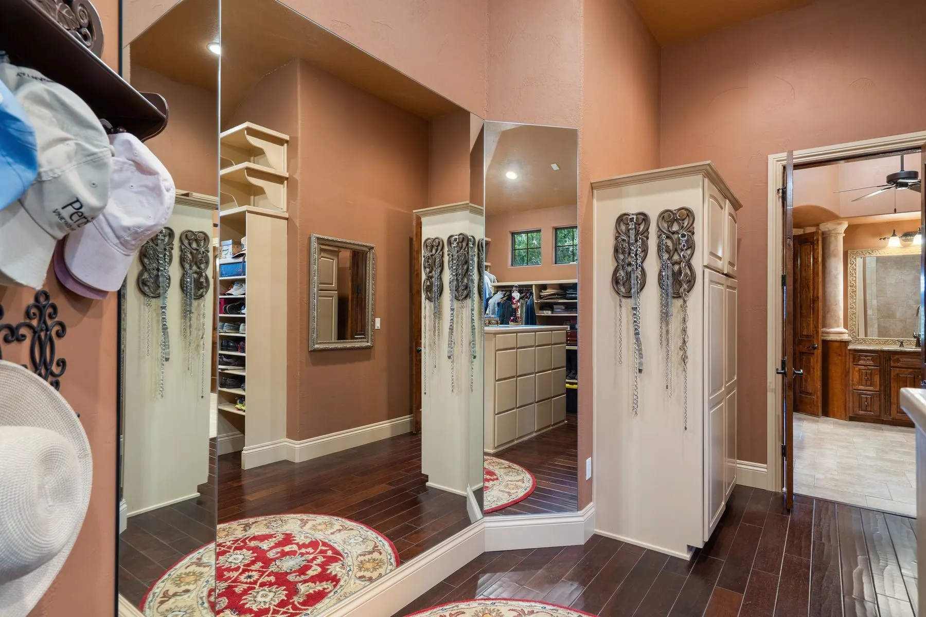 Single Family Residence For Sale in Burnet County , 481 Chimney Cove Drive, Marble Falls, Texas 78654, 5 Bedroom, 5 Bathroom, 4 Garage spaces, 5,611 Sqft, built in 2007, Price $2,595,000, mls#21337310, Real Estate Agent in Marble Falls, Homes For Sale in Burnet county, Homes For Sale in Marble Falls, Realtor in Marble Falls Texas, Real Estate Brokerage Independent Realty Texas, Luminita Cordes Realtor