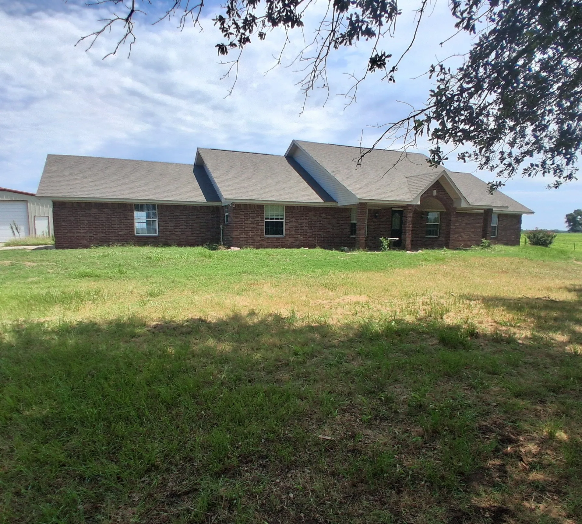 Single Family Residence For Sale in Franklin (TX) County , 511 County Road Sw 3010, Mount Vernon, Texas 75457, 3 Bedroom, 3 Bathroom, 4 Garage spaces, 4,242 Sqft, built in 2001, mls#21336424, Real Estate Agent in Mount Vernon, Homes For Sale in Franklin (TX) county, Homes For Sale in Mount Vernon, Realtor in Mount Vernon Texas, Real Estate Brokerage Independent Realty Texas, Luminita Cordes Realtor
