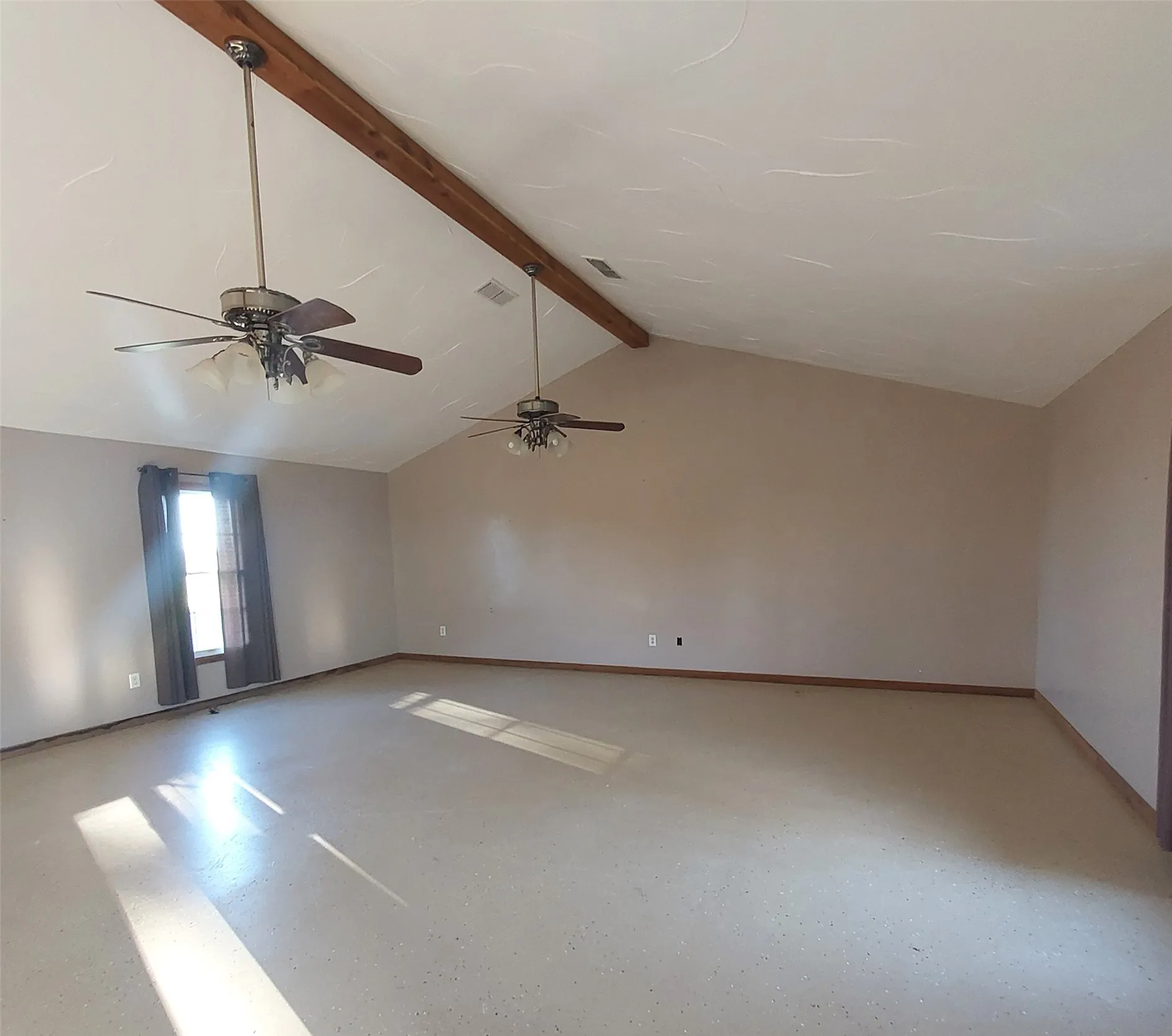 Single Family Residence For Sale in Franklin (TX) County , 511 County Road Sw 3010, Mount Vernon, Texas 75457, 3 Bedroom, 3 Bathroom, 4 Garage spaces, 4,242 Sqft, built in 2001, mls#21336424, Real Estate Agent in Mount Vernon, Homes For Sale in Franklin (TX) county, Homes For Sale in Mount Vernon, Realtor in Mount Vernon Texas, Real Estate Brokerage Independent Realty Texas, Luminita Cordes Realtor