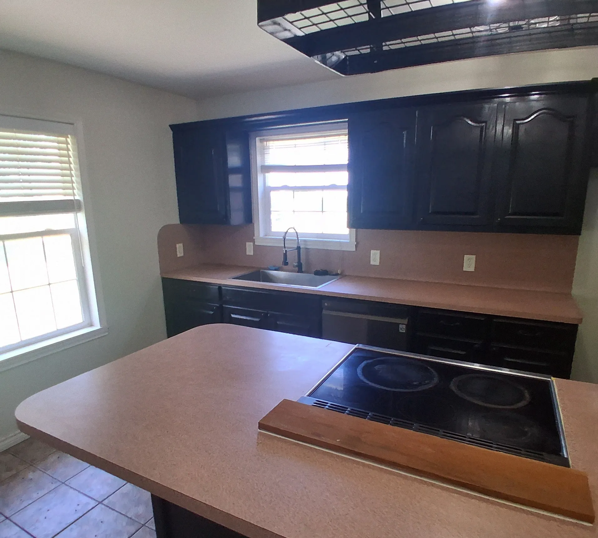 Single Family Residence For Sale in Franklin (TX) County , 511 County Road Sw 3010, Mount Vernon, Texas 75457, 3 Bedroom, 3 Bathroom, 4 Garage spaces, 4,242 Sqft, built in 2001, mls#21336424, Real Estate Agent in Mount Vernon, Homes For Sale in Franklin (TX) county, Homes For Sale in Mount Vernon, Realtor in Mount Vernon Texas, Real Estate Brokerage Independent Realty Texas, Luminita Cordes Realtor