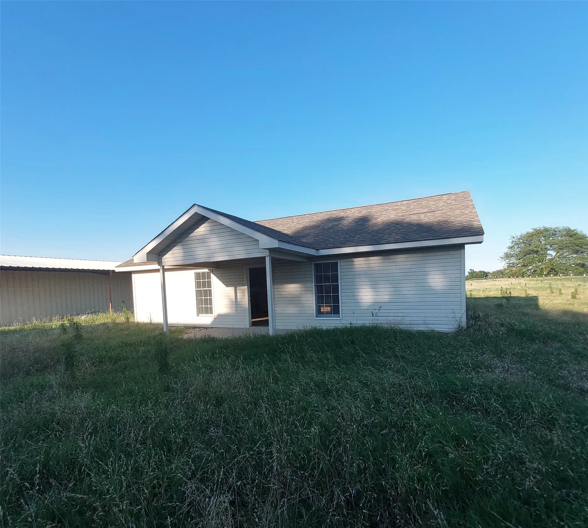 Single Family Residence For Sale in Franklin (TX) County , 511 County Road Sw 3010, Mount Vernon, Texas 75457, 3 Bedroom, 3 Bathroom, 4 Garage spaces, 4,242 Sqft, built in 2001, mls#21336424, Real Estate Agent in Mount Vernon, Homes For Sale in Franklin (TX) county, Homes For Sale in Mount Vernon, Realtor in Mount Vernon Texas, Real Estate Brokerage Independent Realty Texas, Luminita Cordes Realtor