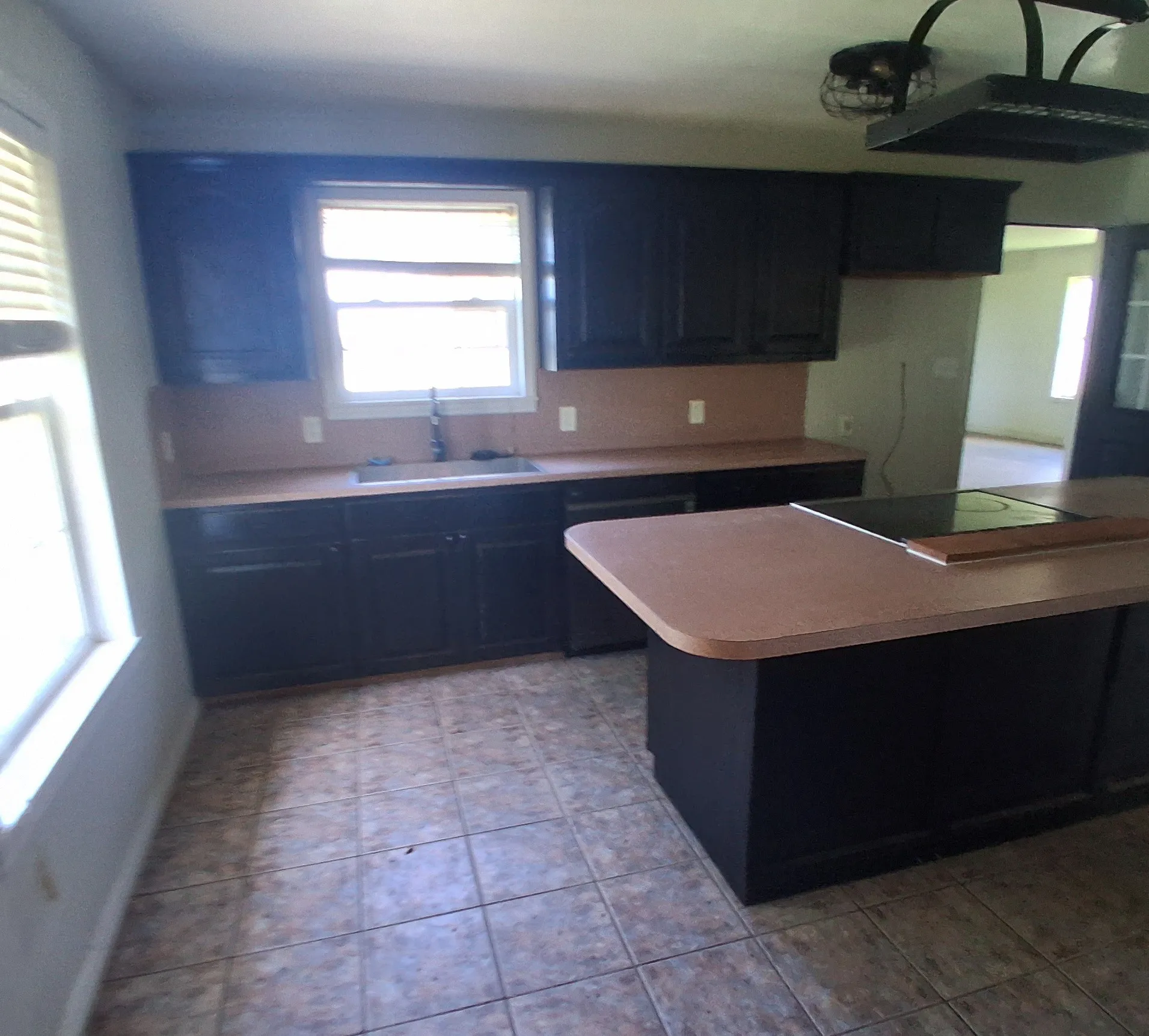 Single Family Residence For Sale in Franklin (TX) County , 511 County Road Sw 3010, Mount Vernon, Texas 75457, 3 Bedroom, 3 Bathroom, 4 Garage spaces, 4,242 Sqft, built in 2001, mls#21336424, Real Estate Agent in Mount Vernon, Homes For Sale in Franklin (TX) county, Homes For Sale in Mount Vernon, Realtor in Mount Vernon Texas, Real Estate Brokerage Independent Realty Texas, Luminita Cordes Realtor