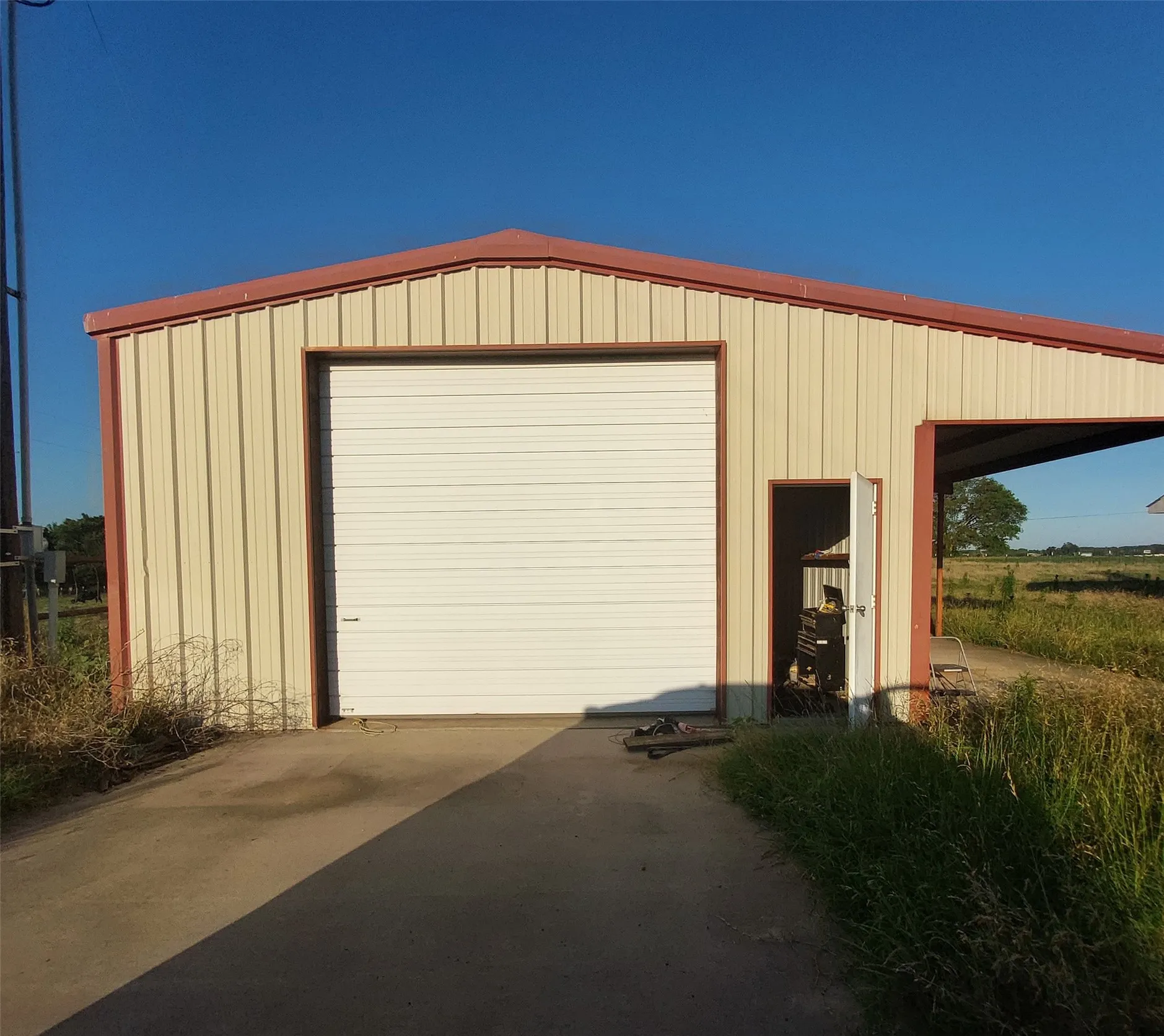Single Family Residence For Sale in Franklin (TX) County , 511 County Road Sw 3010, Mount Vernon, Texas 75457, 3 Bedroom, 3 Bathroom, 4 Garage spaces, 4,242 Sqft, built in 2001, mls#21336424, Real Estate Agent in Mount Vernon, Homes For Sale in Franklin (TX) county, Homes For Sale in Mount Vernon, Realtor in Mount Vernon Texas, Real Estate Brokerage Independent Realty Texas, Luminita Cordes Realtor