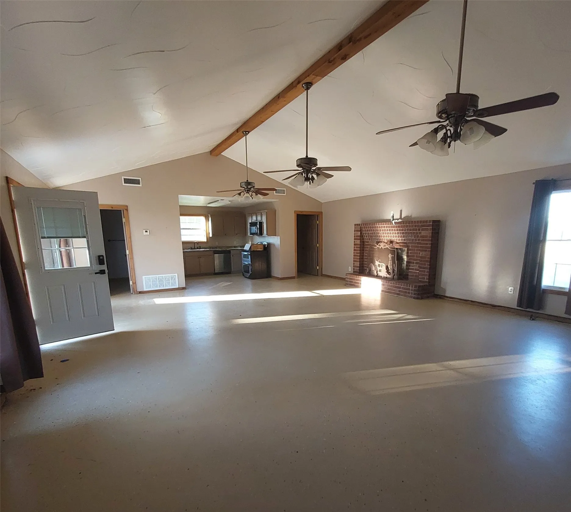 Single Family Residence For Sale in Franklin (TX) County , 511 County Road Sw 3010, Mount Vernon, Texas 75457, 3 Bedroom, 3 Bathroom, 4 Garage spaces, 4,242 Sqft, built in 2001, mls#21336424, Real Estate Agent in Mount Vernon, Homes For Sale in Franklin (TX) county, Homes For Sale in Mount Vernon, Realtor in Mount Vernon Texas, Real Estate Brokerage Independent Realty Texas, Luminita Cordes Realtor
