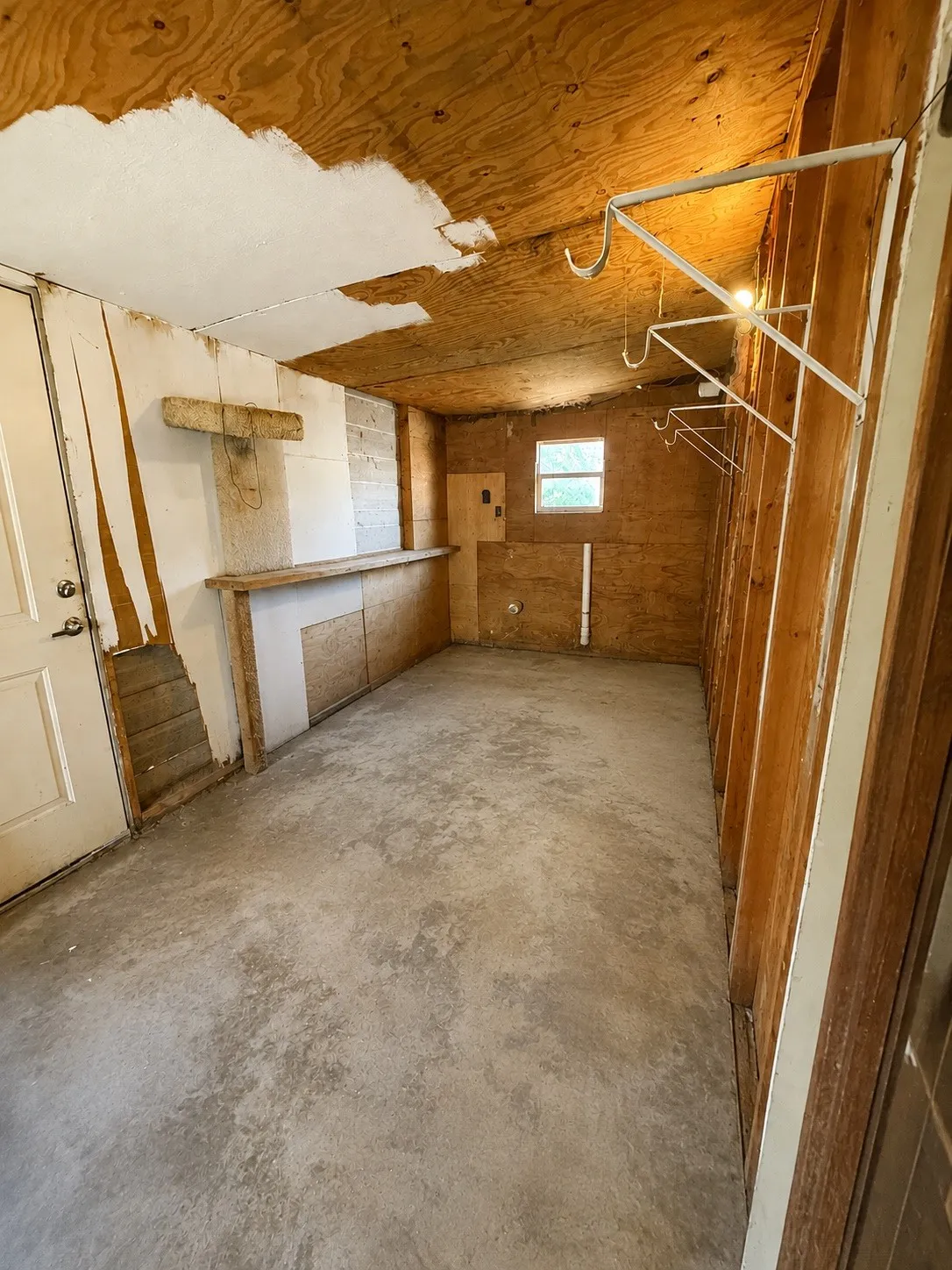 Single Family Residence For Sale in Callahan County , 201 Sandy Lane, Clyde, Texas 79510, 1 Bedroom, 1 Bathroom, Garage spaces, 864 Sqft, built in 1982, mls#21337948, Real Estate Agent in Clyde, Homes For Sale in Callahan county, Homes For Sale in Clyde, Realtor in Clyde Texas, Real Estate Brokerage Independent Realty Texas, Luminita Cordes Realtor