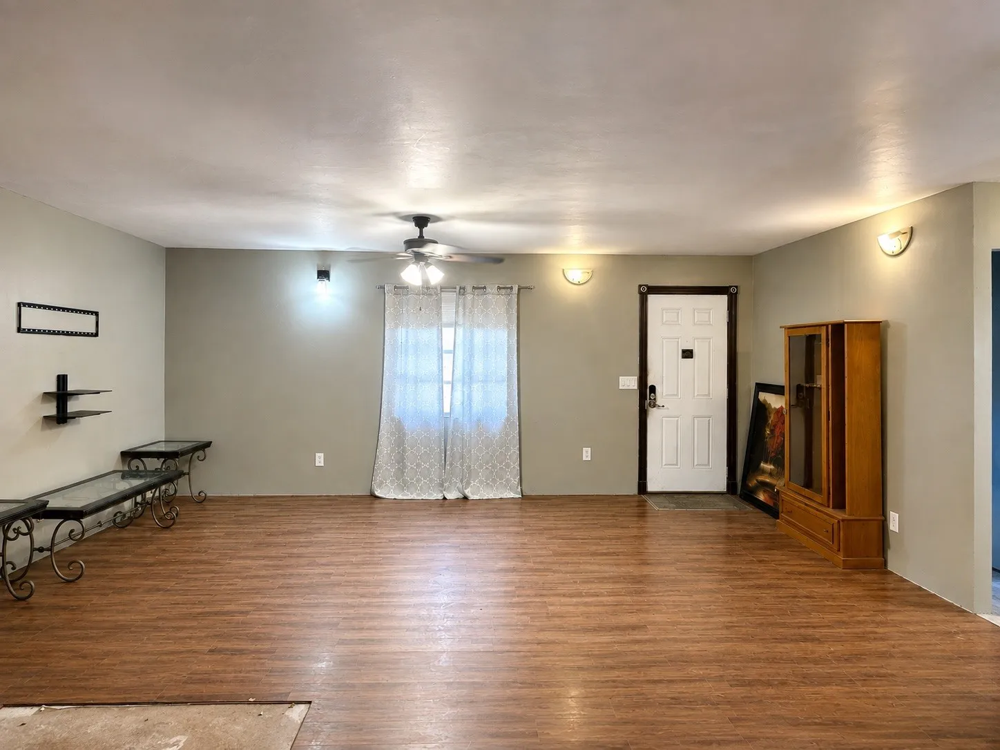Single Family Residence For Sale in Callahan County , 201 Sandy Lane, Clyde, Texas 79510, 1 Bedroom, 1 Bathroom, Garage spaces, 864 Sqft, built in 1982, mls#21337948, Real Estate Agent in Clyde, Homes For Sale in Callahan county, Homes For Sale in Clyde, Realtor in Clyde Texas, Real Estate Brokerage Independent Realty Texas, Luminita Cordes Realtor