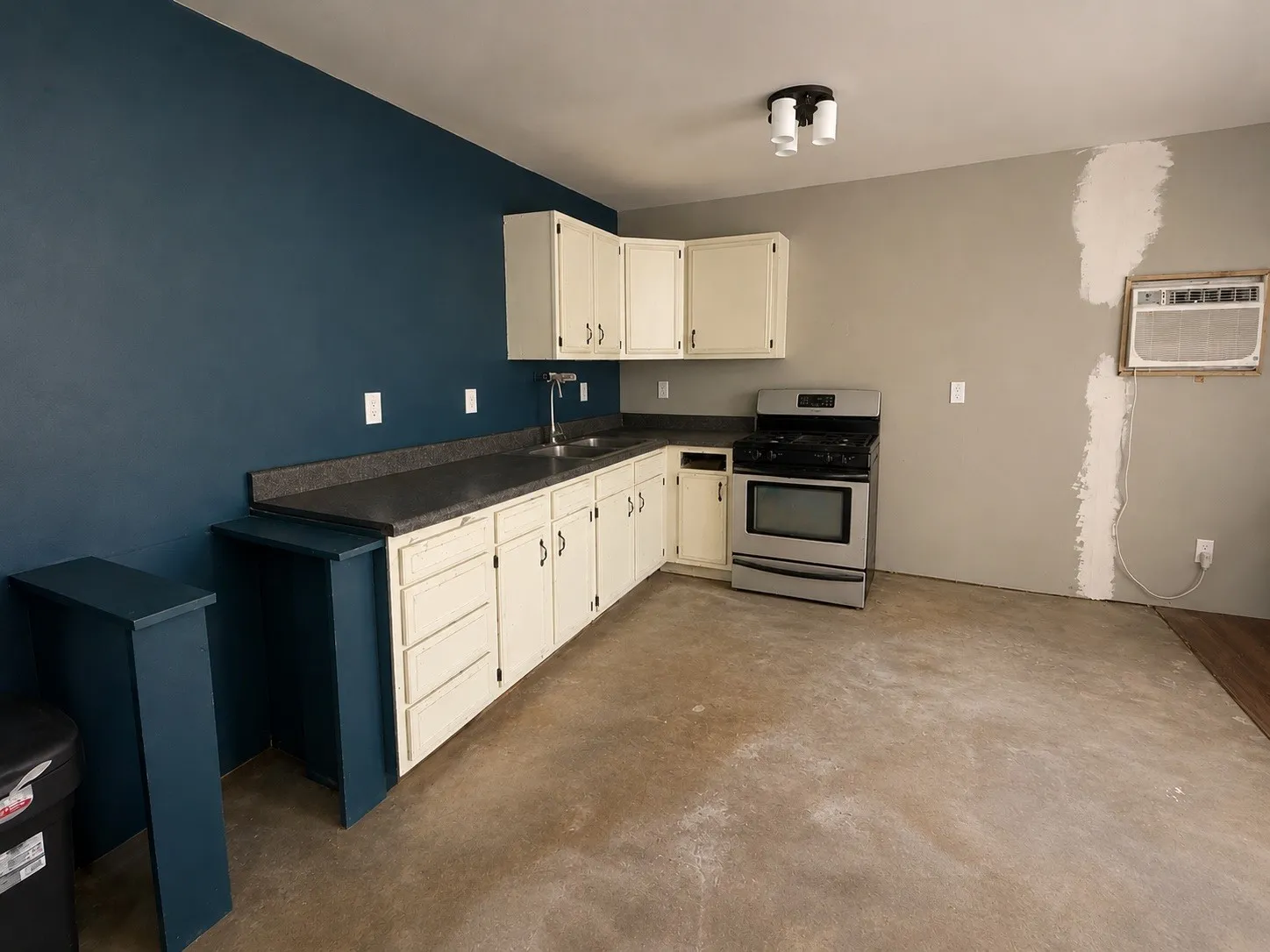 Single Family Residence For Sale in Callahan County , 201 Sandy Lane, Clyde, Texas 79510, 1 Bedroom, 1 Bathroom, Garage spaces, 864 Sqft, built in 1982, mls#21337948, Real Estate Agent in Clyde, Homes For Sale in Callahan county, Homes For Sale in Clyde, Realtor in Clyde Texas, Real Estate Brokerage Independent Realty Texas, Luminita Cordes Realtor
