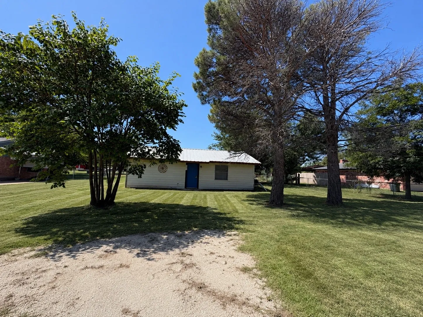 Single Family Residence For Sale in Callahan County , 201 Sandy Lane, Clyde, Texas 79510, 1 Bedroom, 1 Bathroom, Garage spaces, 864 Sqft, built in 1982, mls#21337948, Real Estate Agent in Clyde, Homes For Sale in Callahan county, Homes For Sale in Clyde, Realtor in Clyde Texas, Real Estate Brokerage Independent Realty Texas, Luminita Cordes Realtor